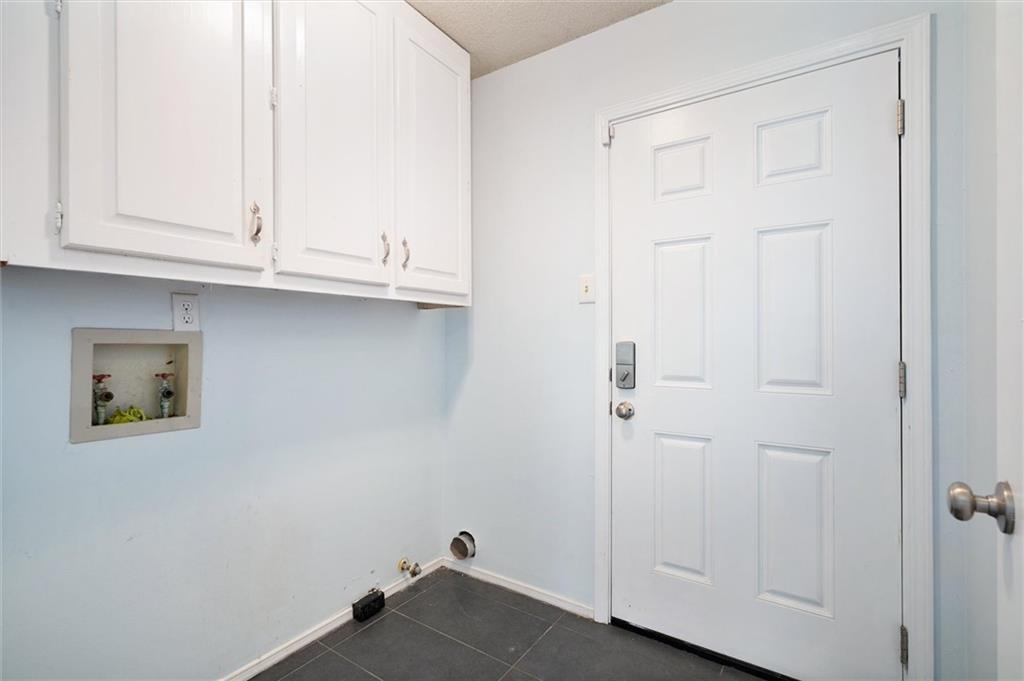 5828 Hanging Moss Court