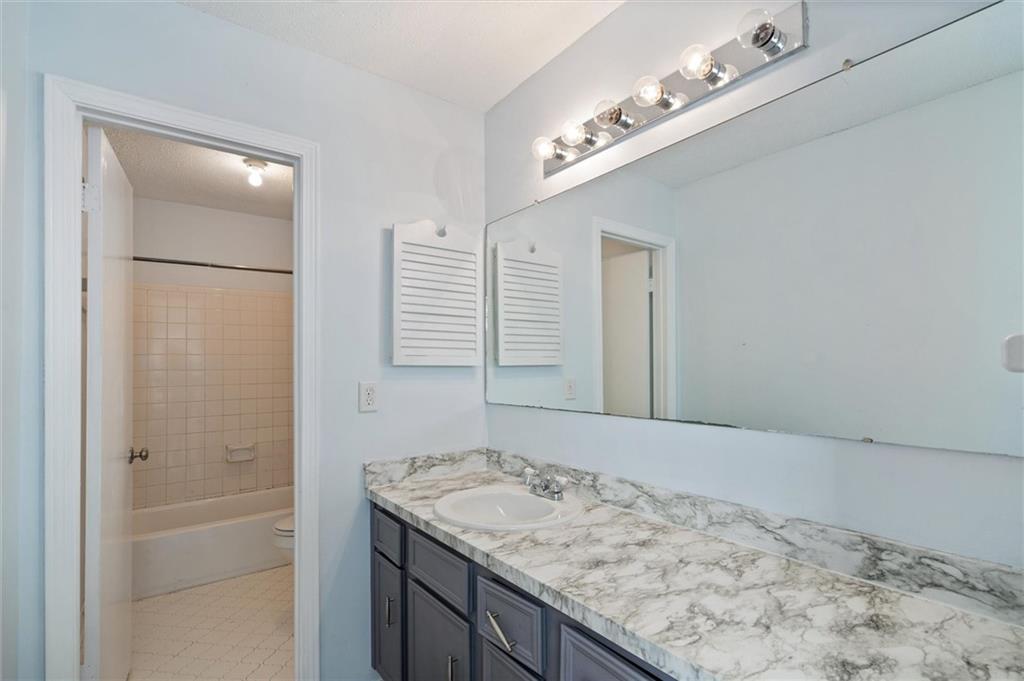5828 Hanging Moss Court