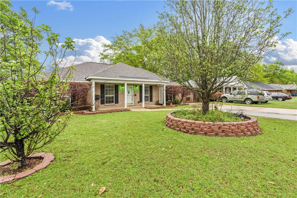 6913 Gray Oaks Drive