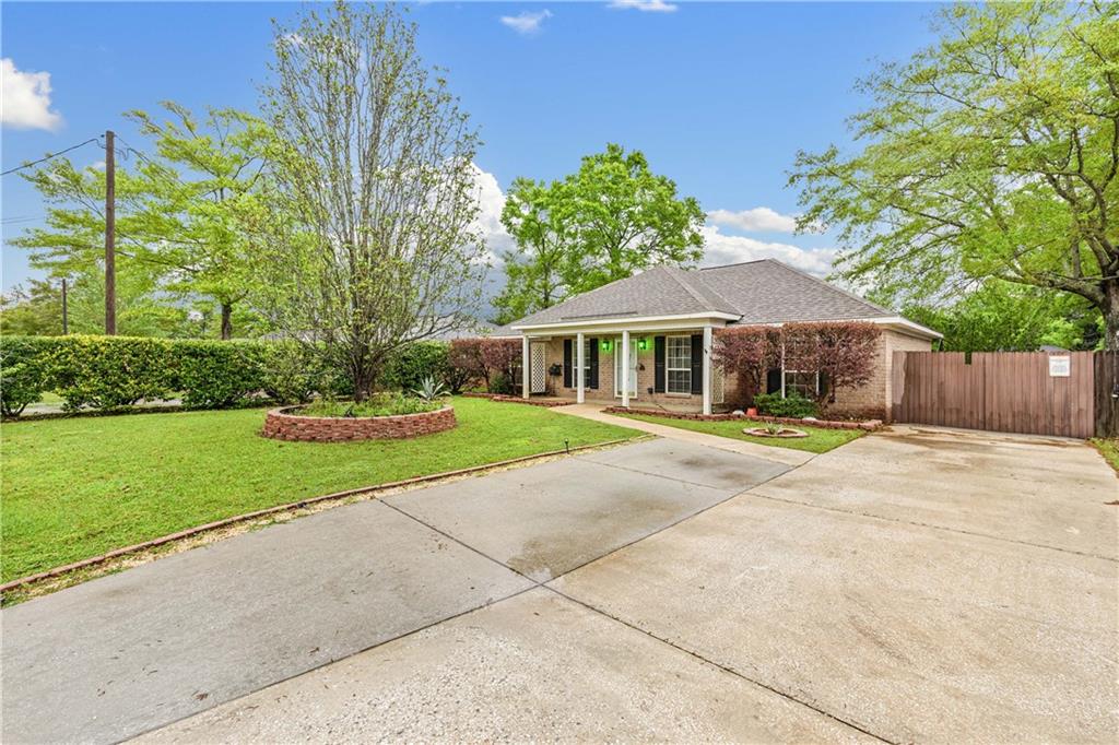 6913 Gray Oaks Drive