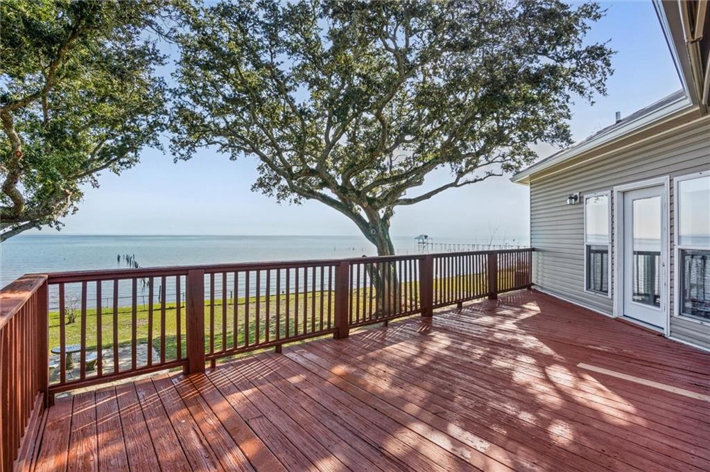3917 Bay Front Road