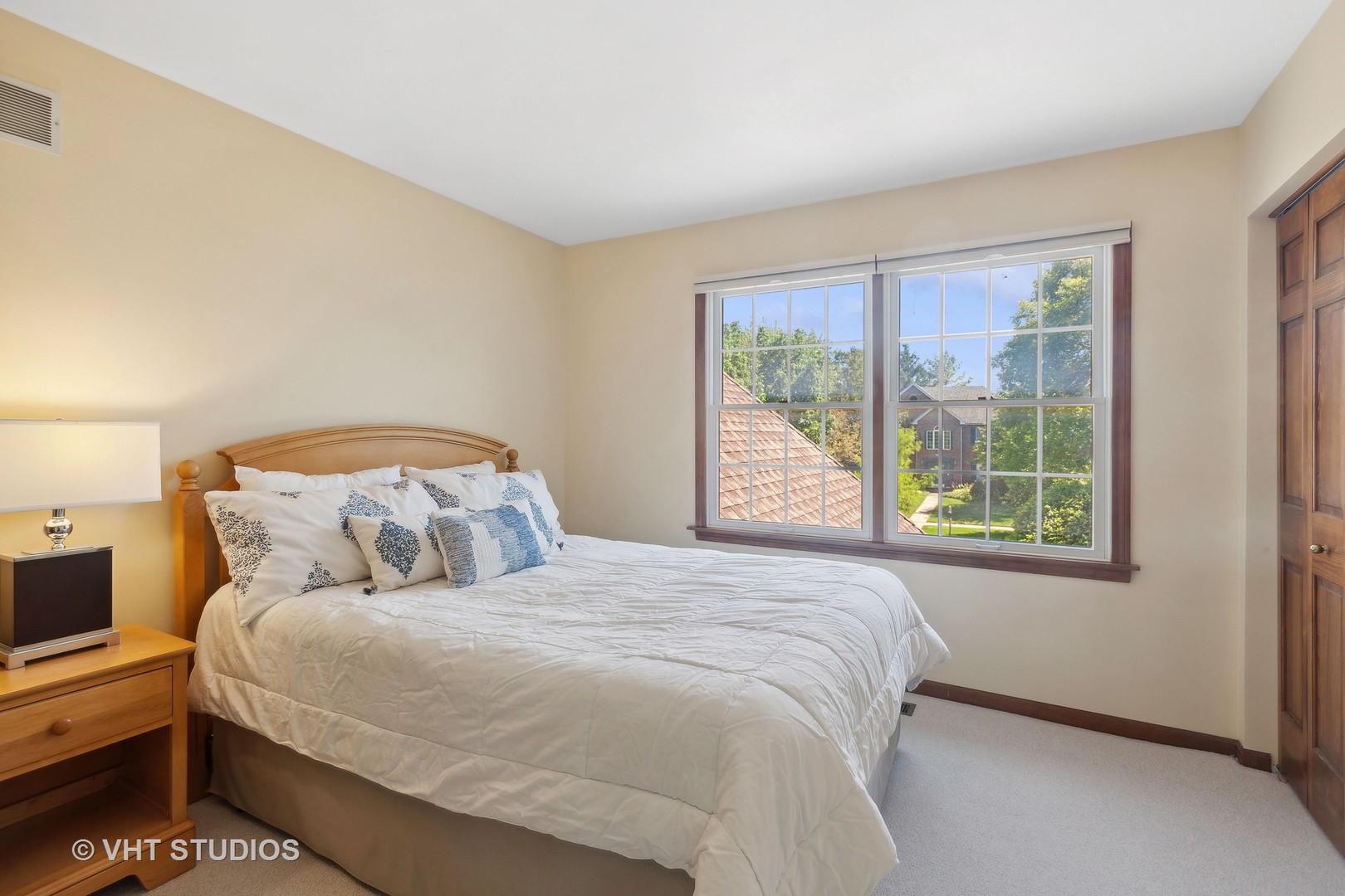 929 E Rosewood Avenue