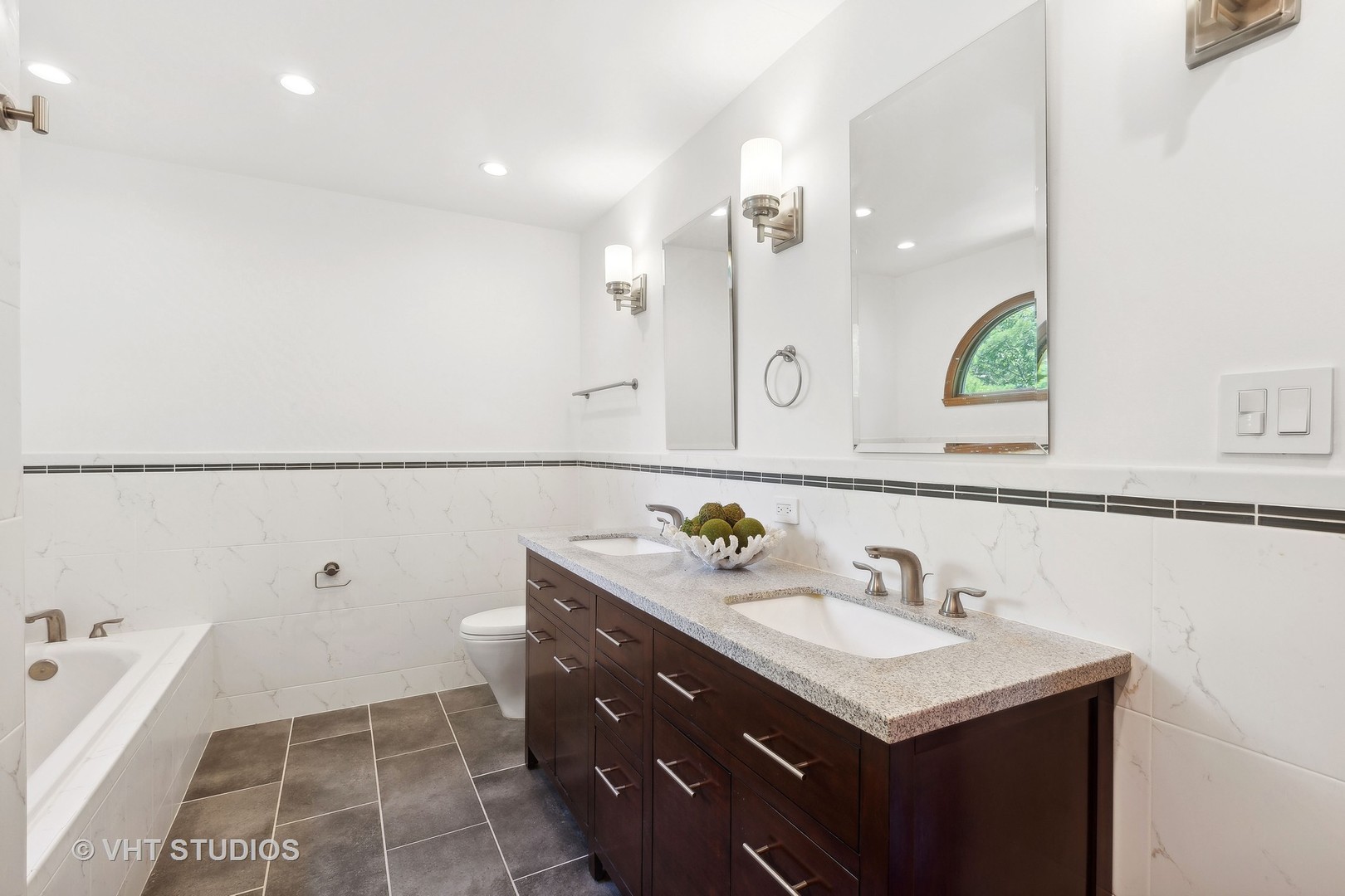 929 E Rosewood Avenue