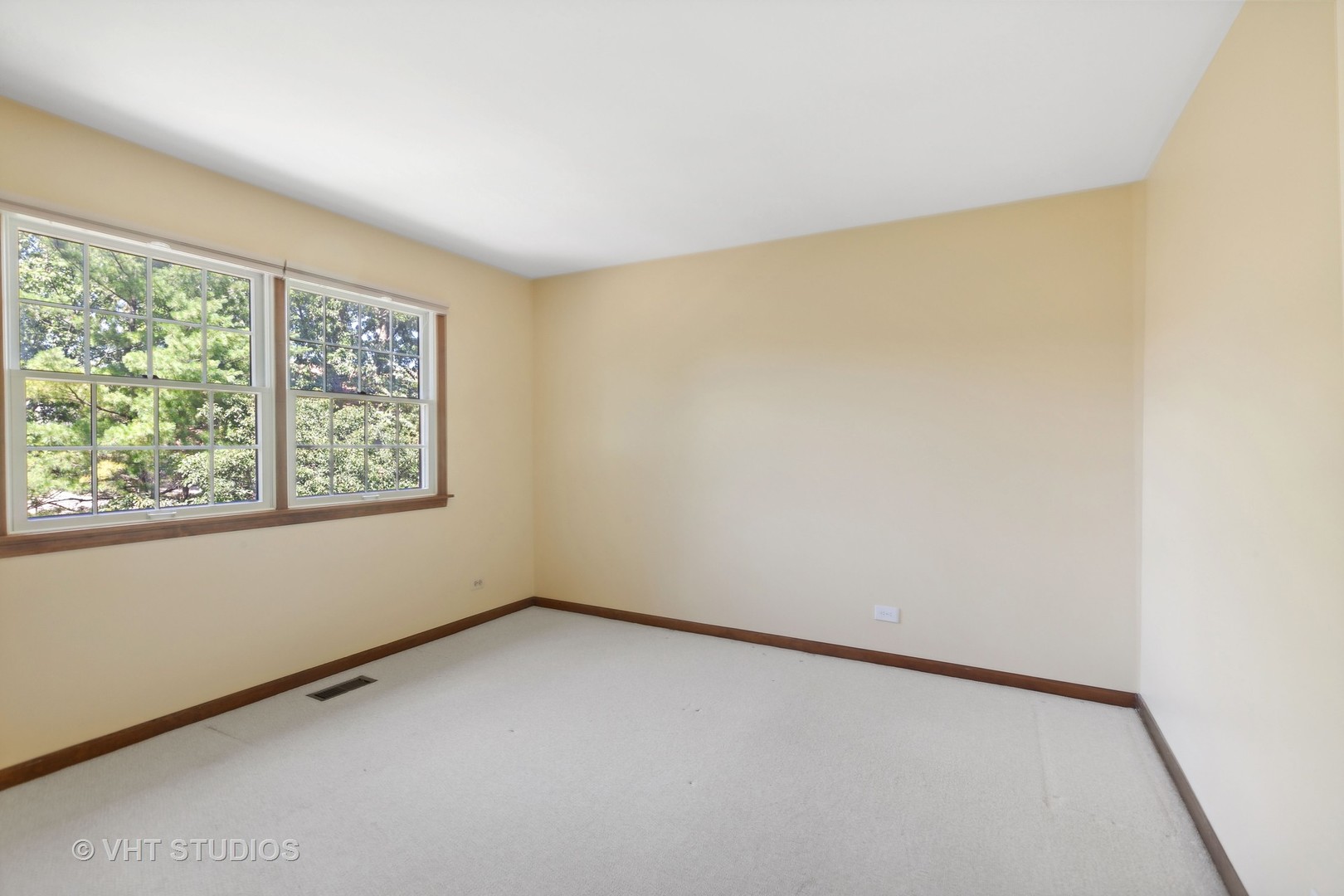 929 E Rosewood Avenue