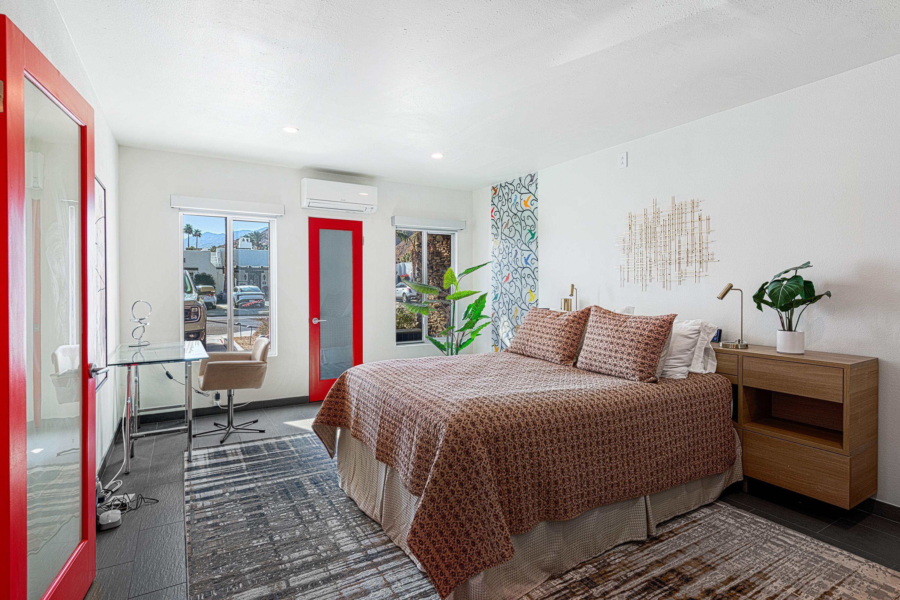 500 W Arenas RD Unit: 10