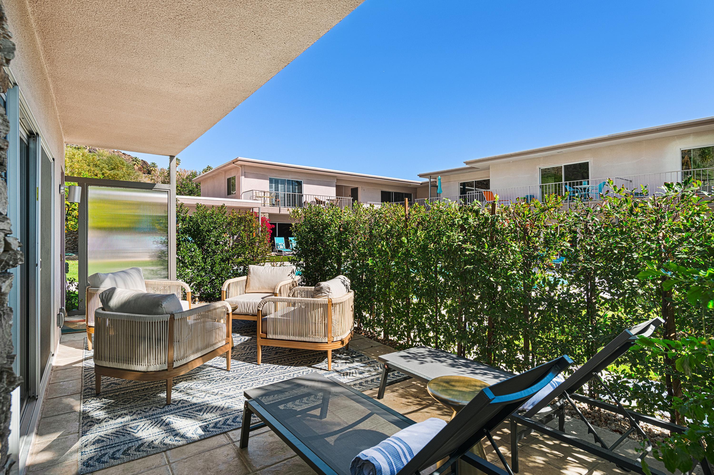 500 W Arenas RD Unit: 10