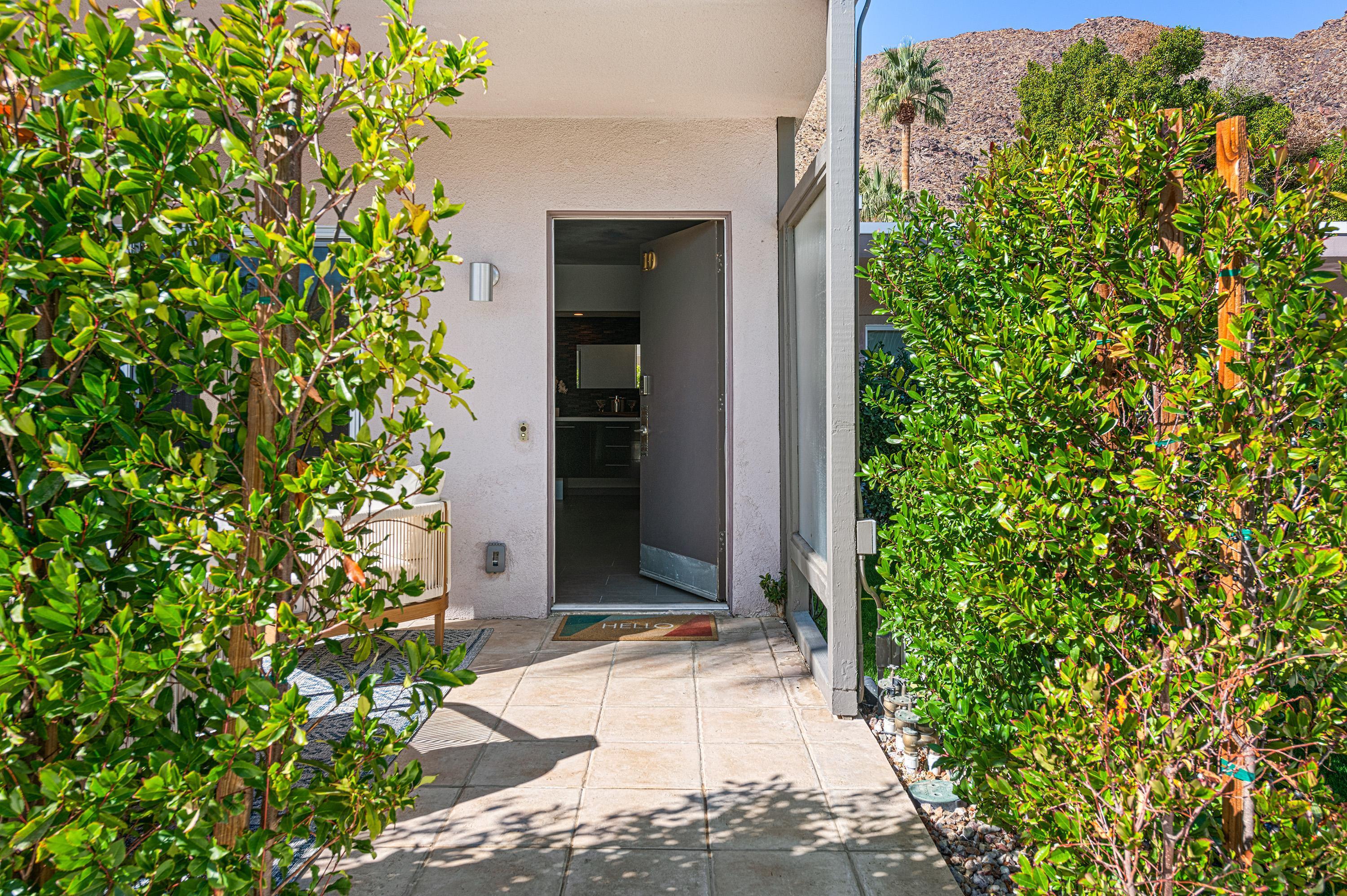 500 W Arenas RD Unit: 10