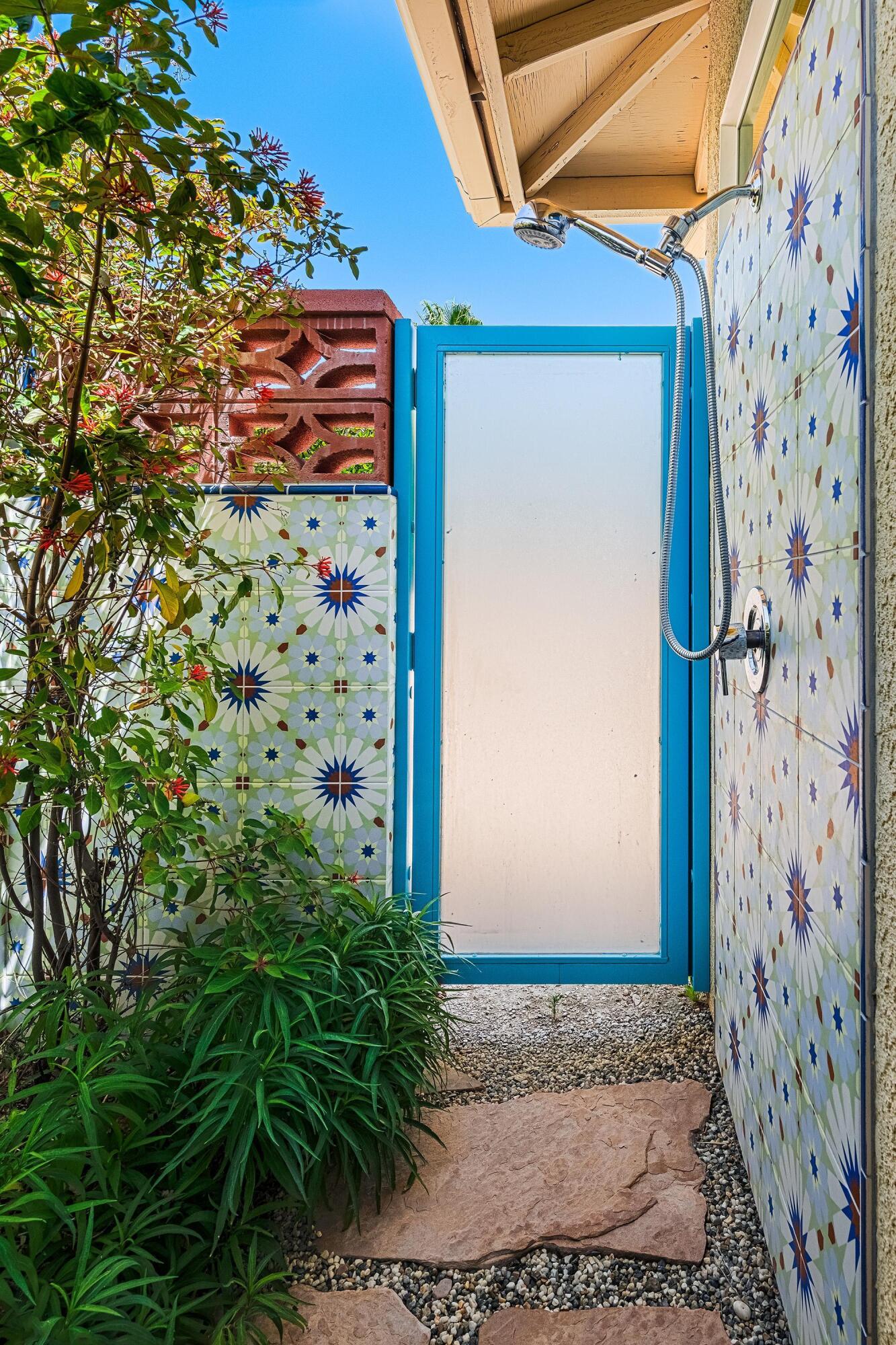1360 E Vista Chino