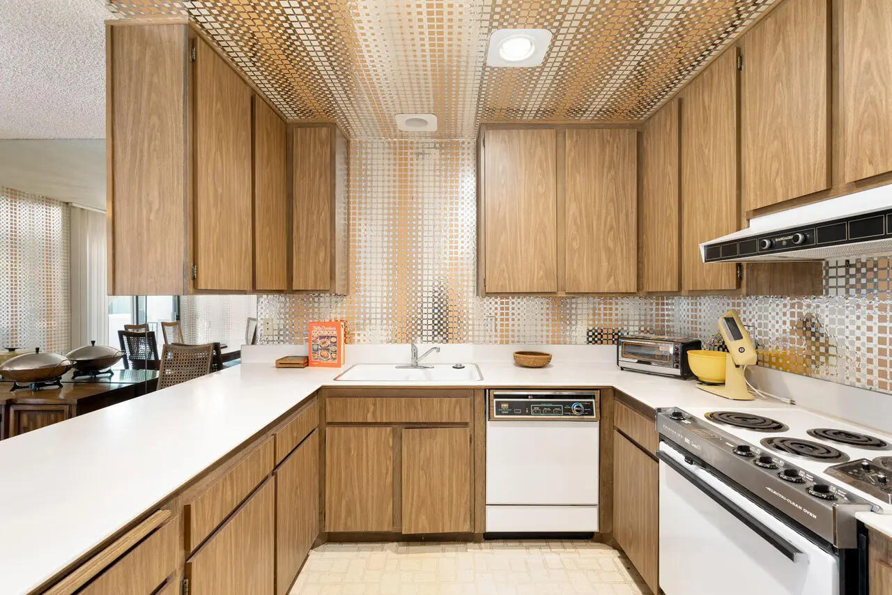 2604 N Whitewater Club DR Unit: A