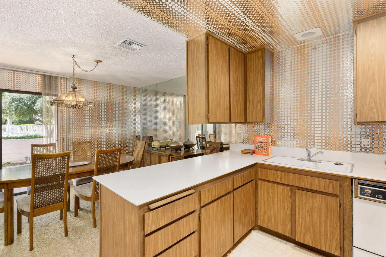 2604 N Whitewater Club DR Unit: A