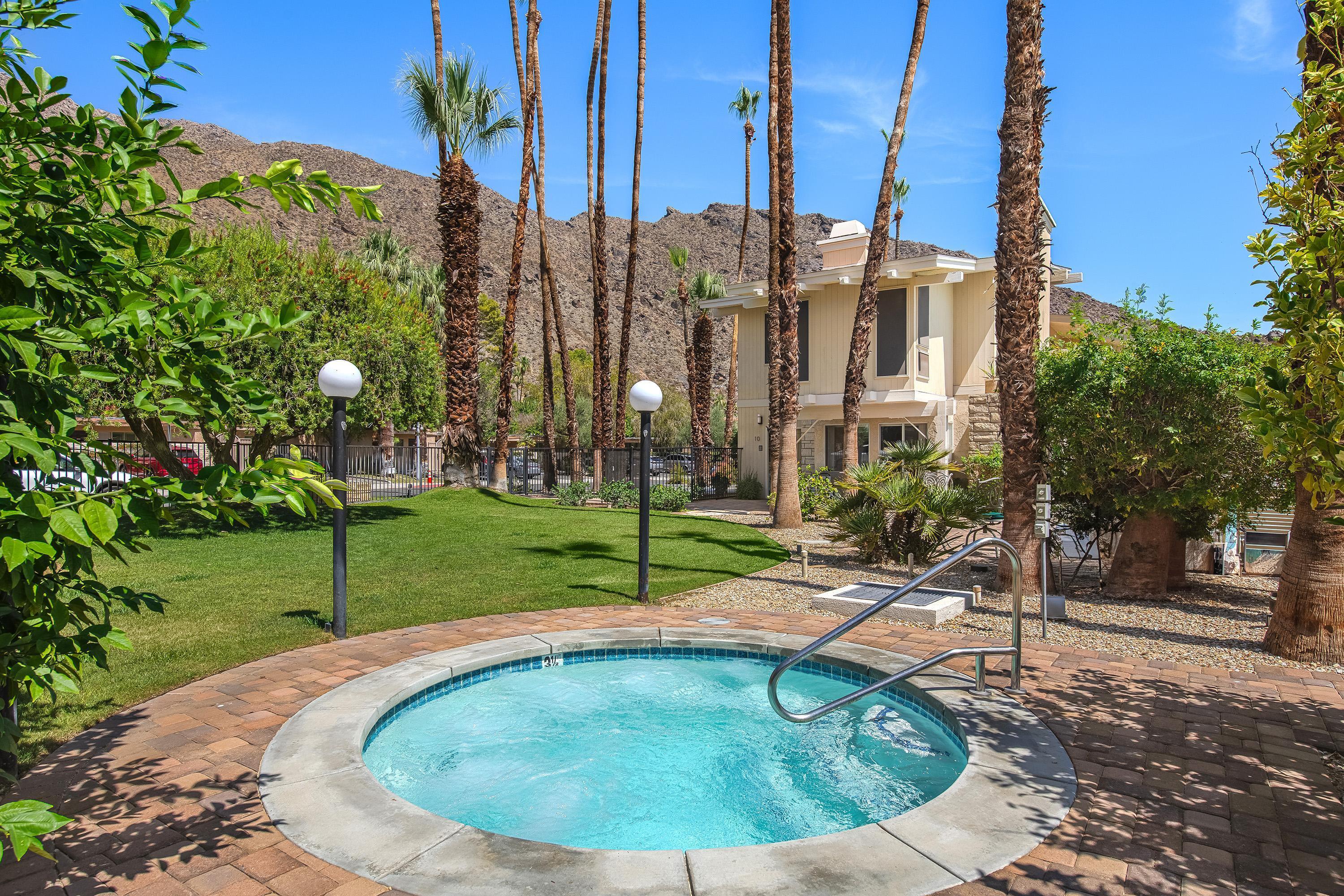 290 S San Jacinto DR Unit: 1