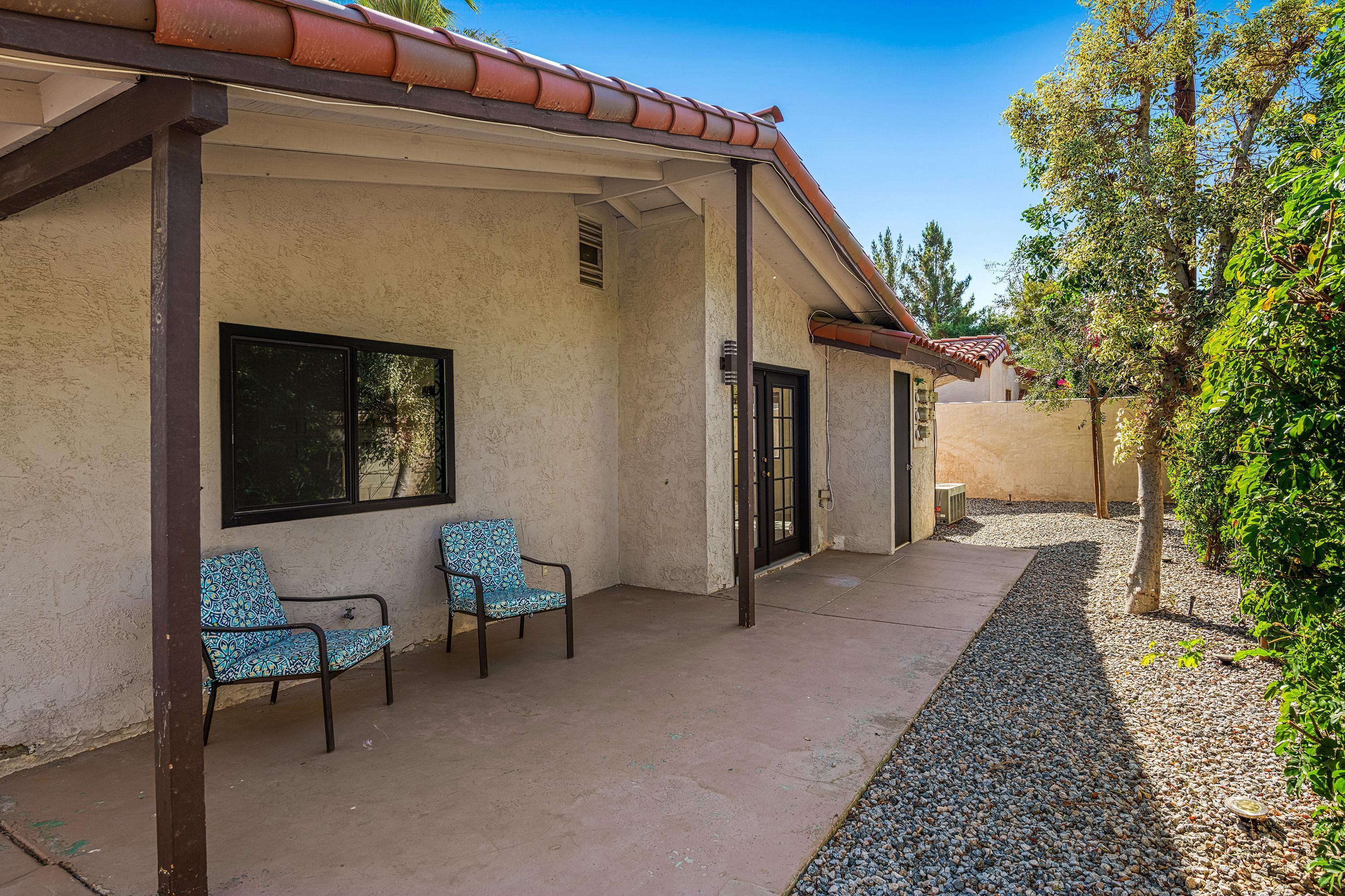 225 S Cahuilla RD
