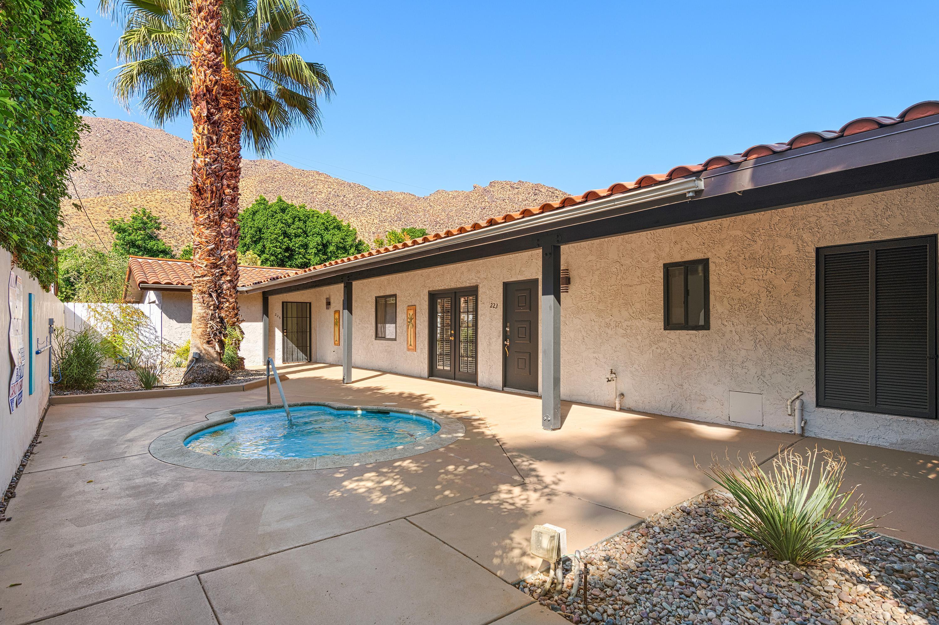 225 S Cahuilla RD