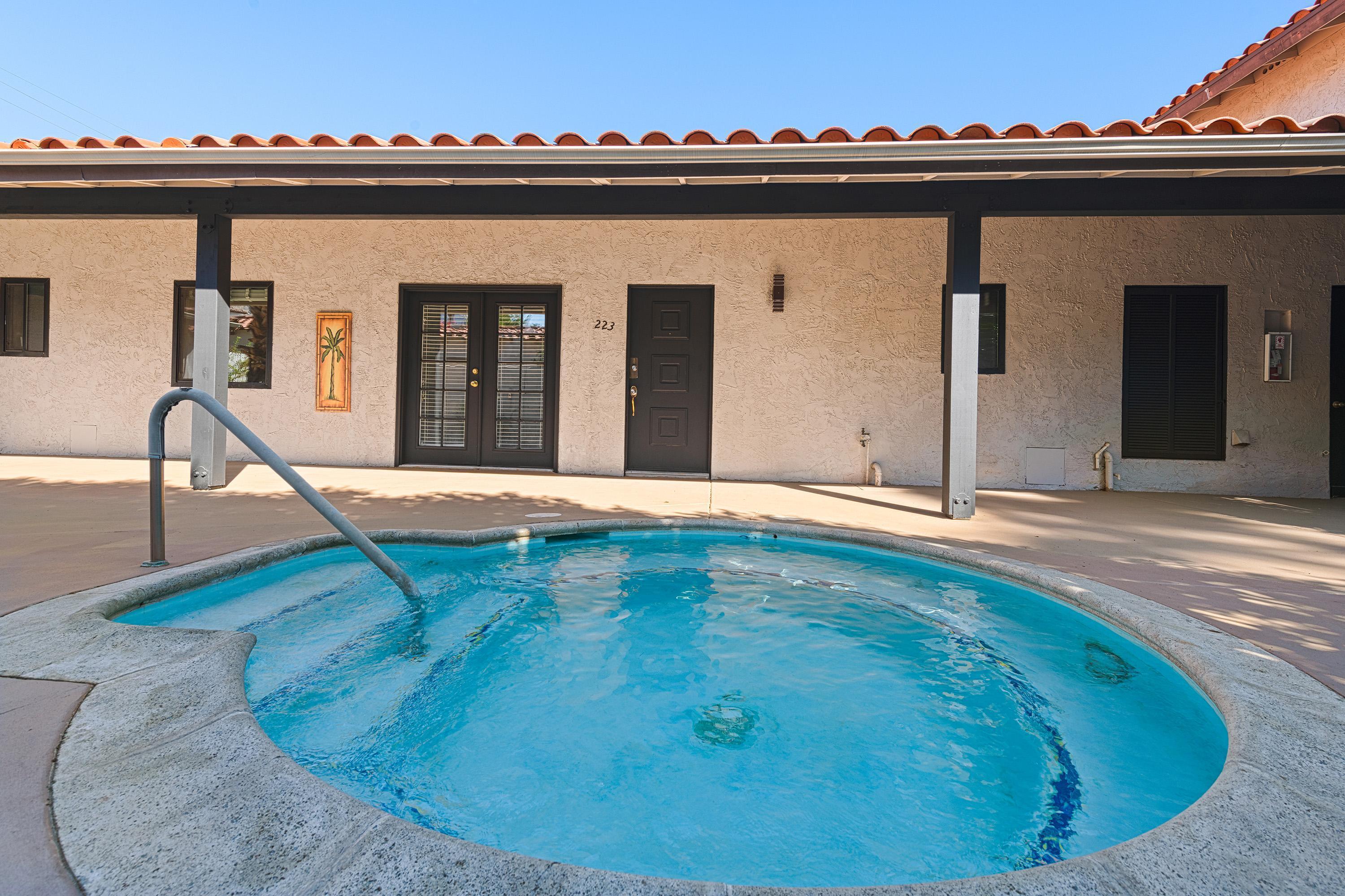 225 S Cahuilla RD