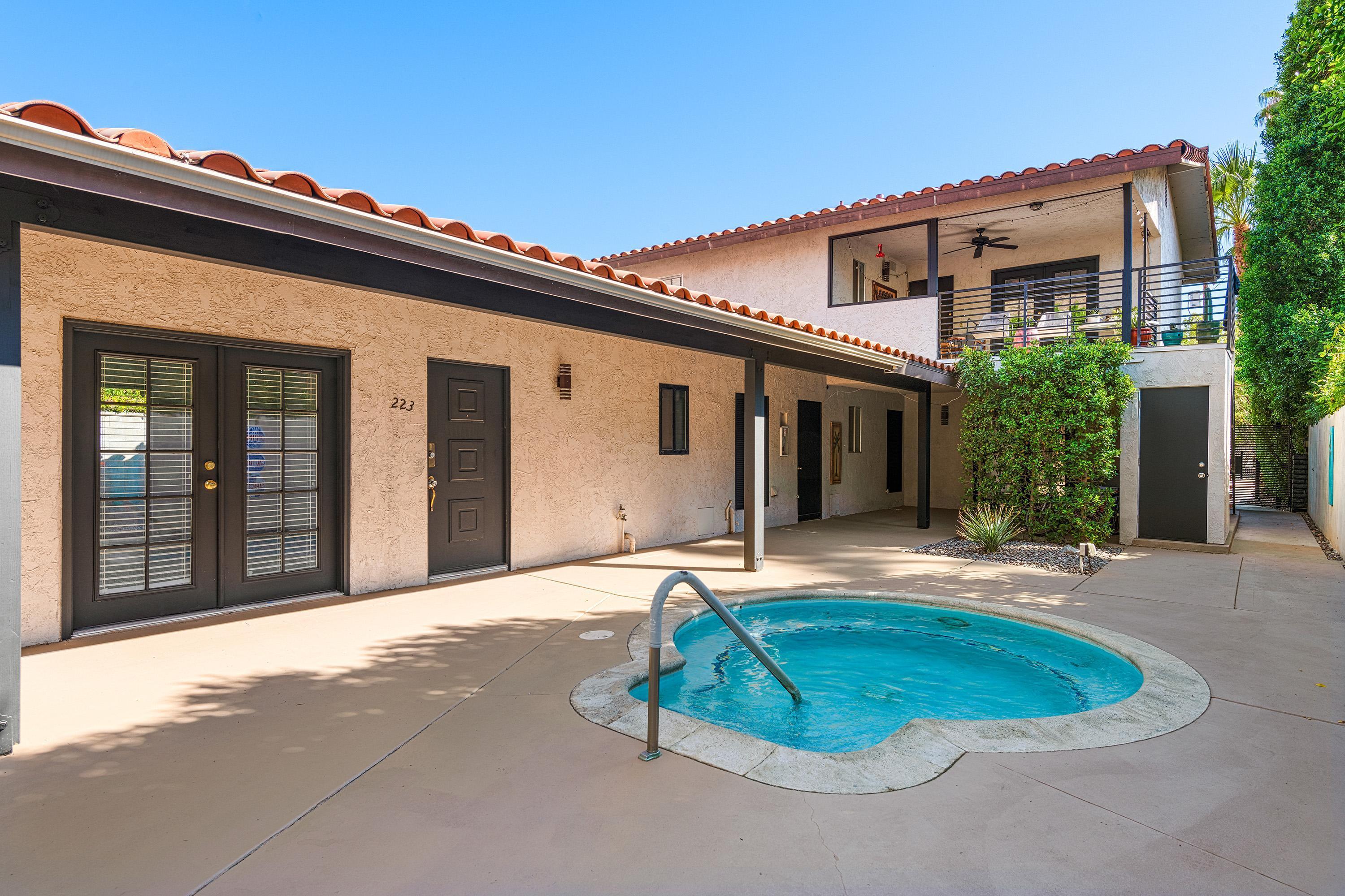 225 S Cahuilla RD
