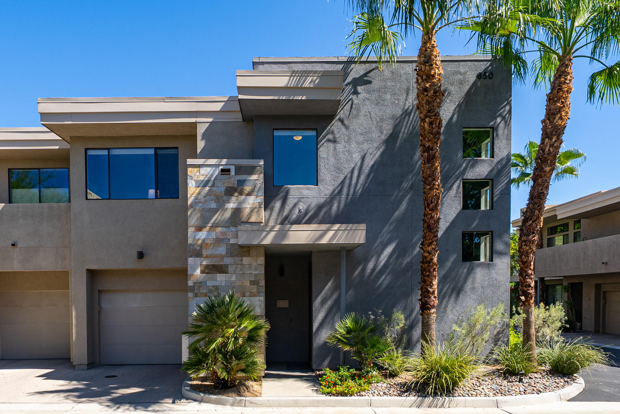 850 E Palm Canyon DR Unit: 205