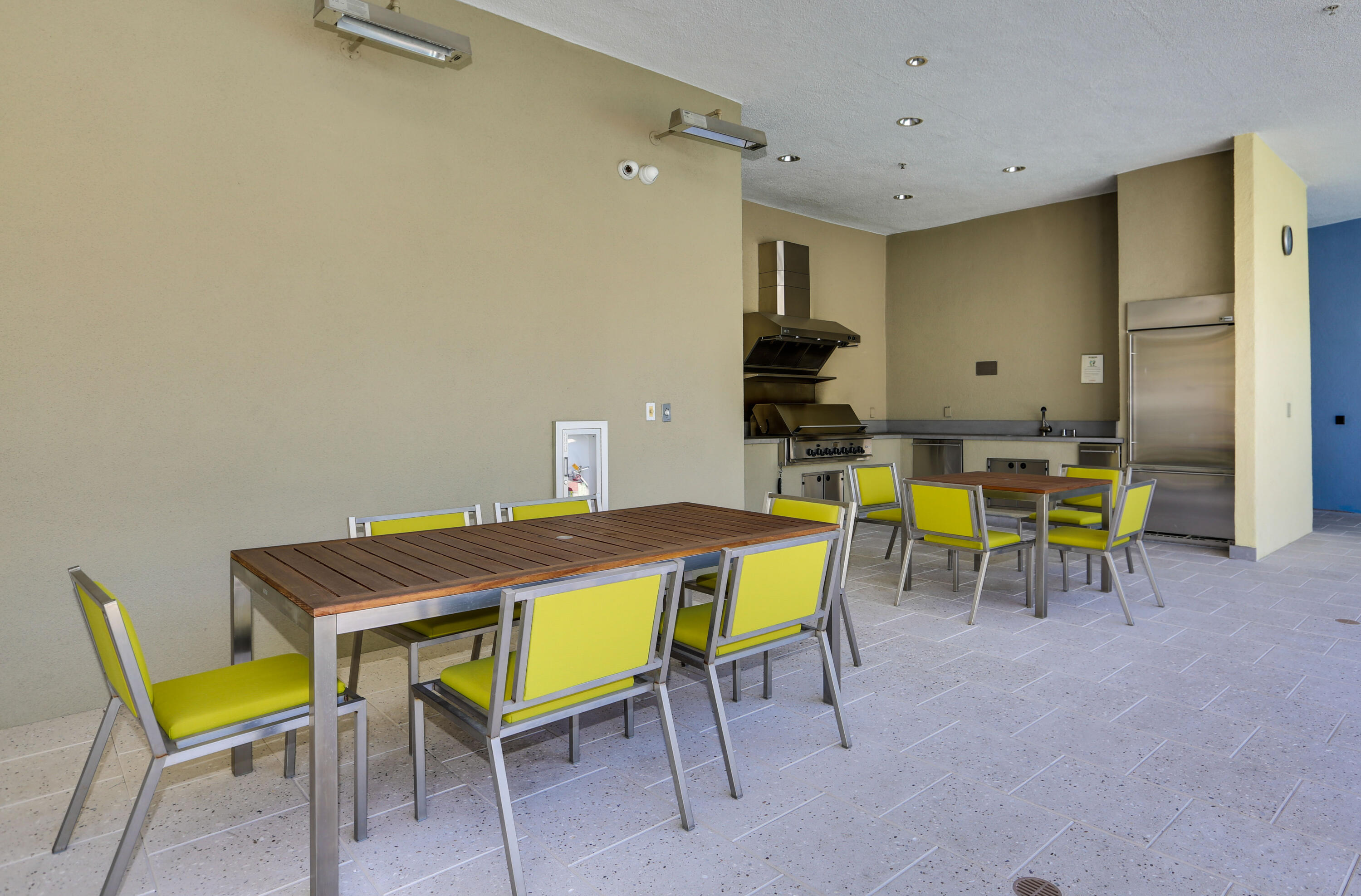 850 E Palm Canyon DR Unit: 205
