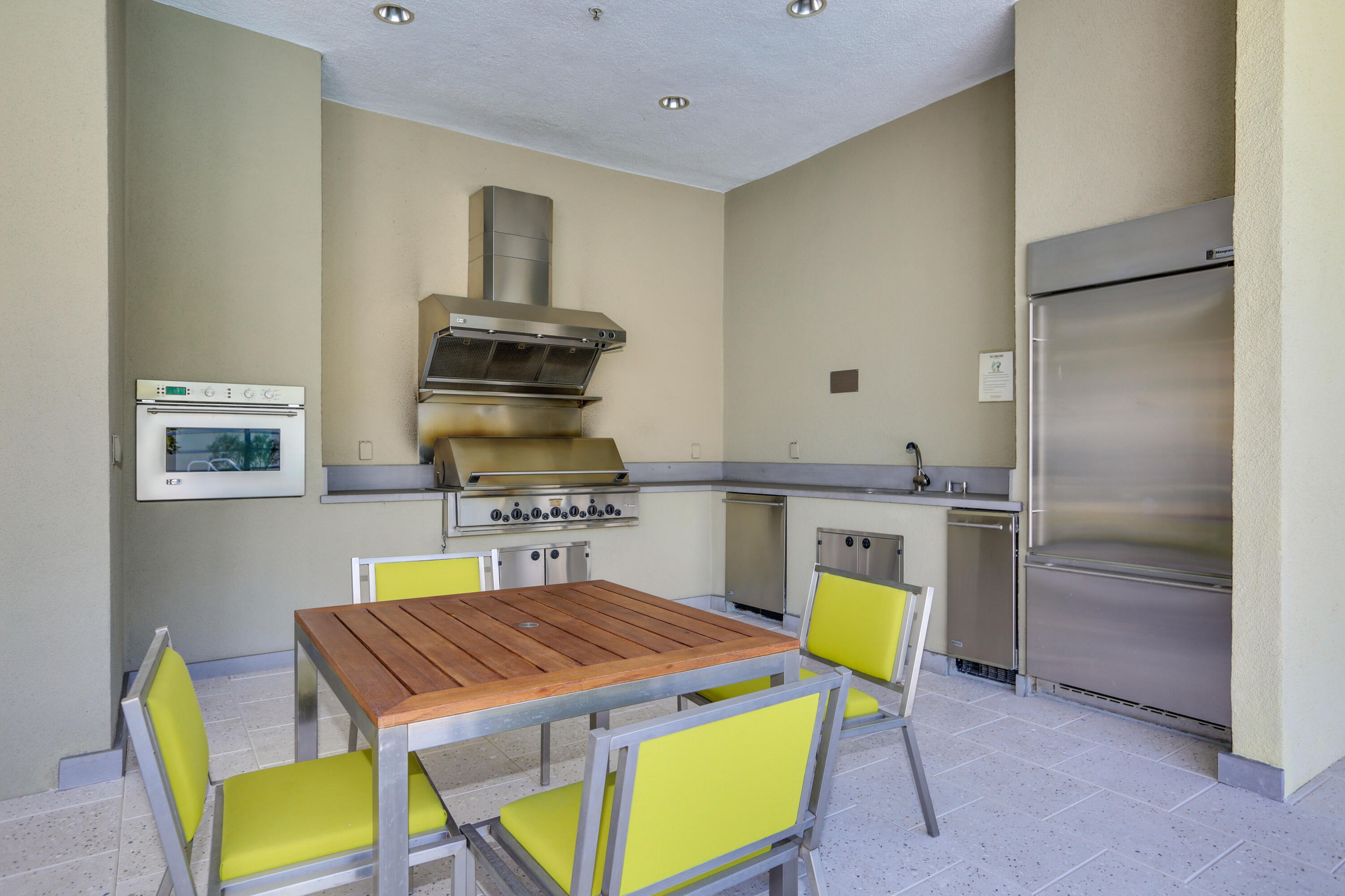 850 E Palm Canyon DR Unit: 205