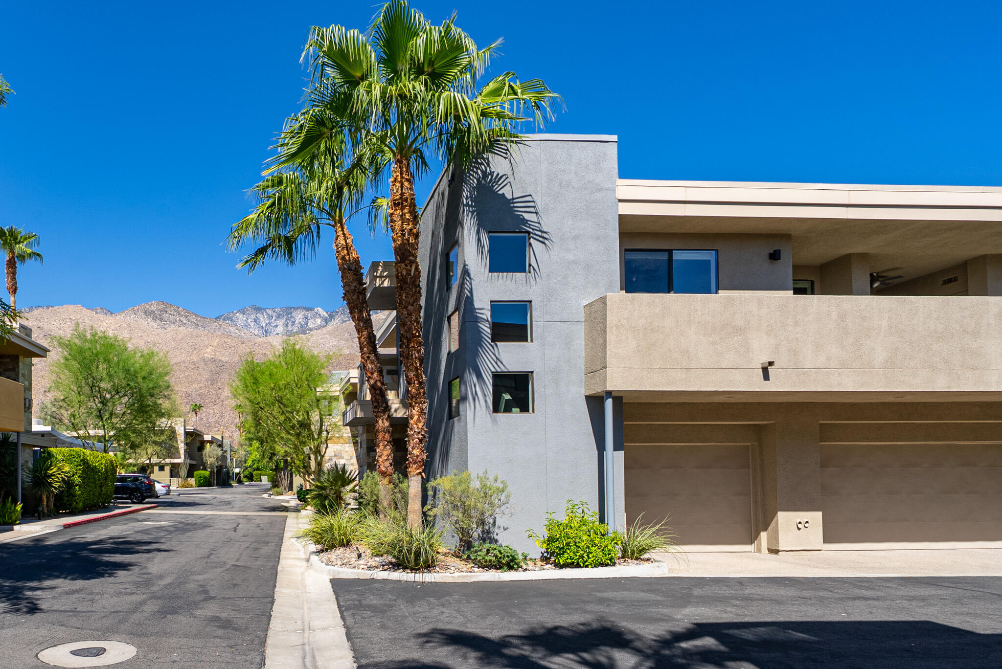 850 E Palm Canyon DR Unit: 205
