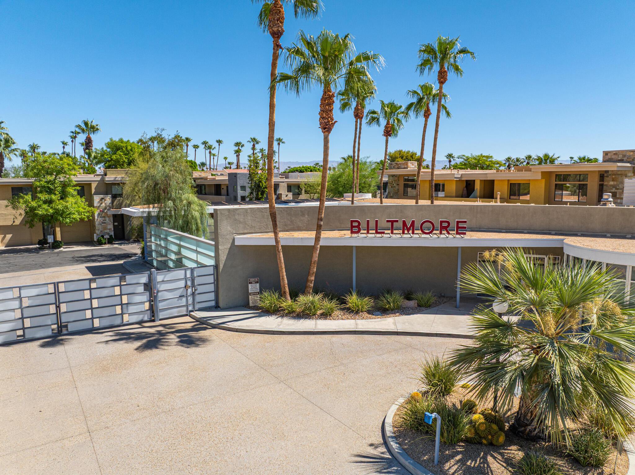 850 E Palm Canyon DR Unit: 205
