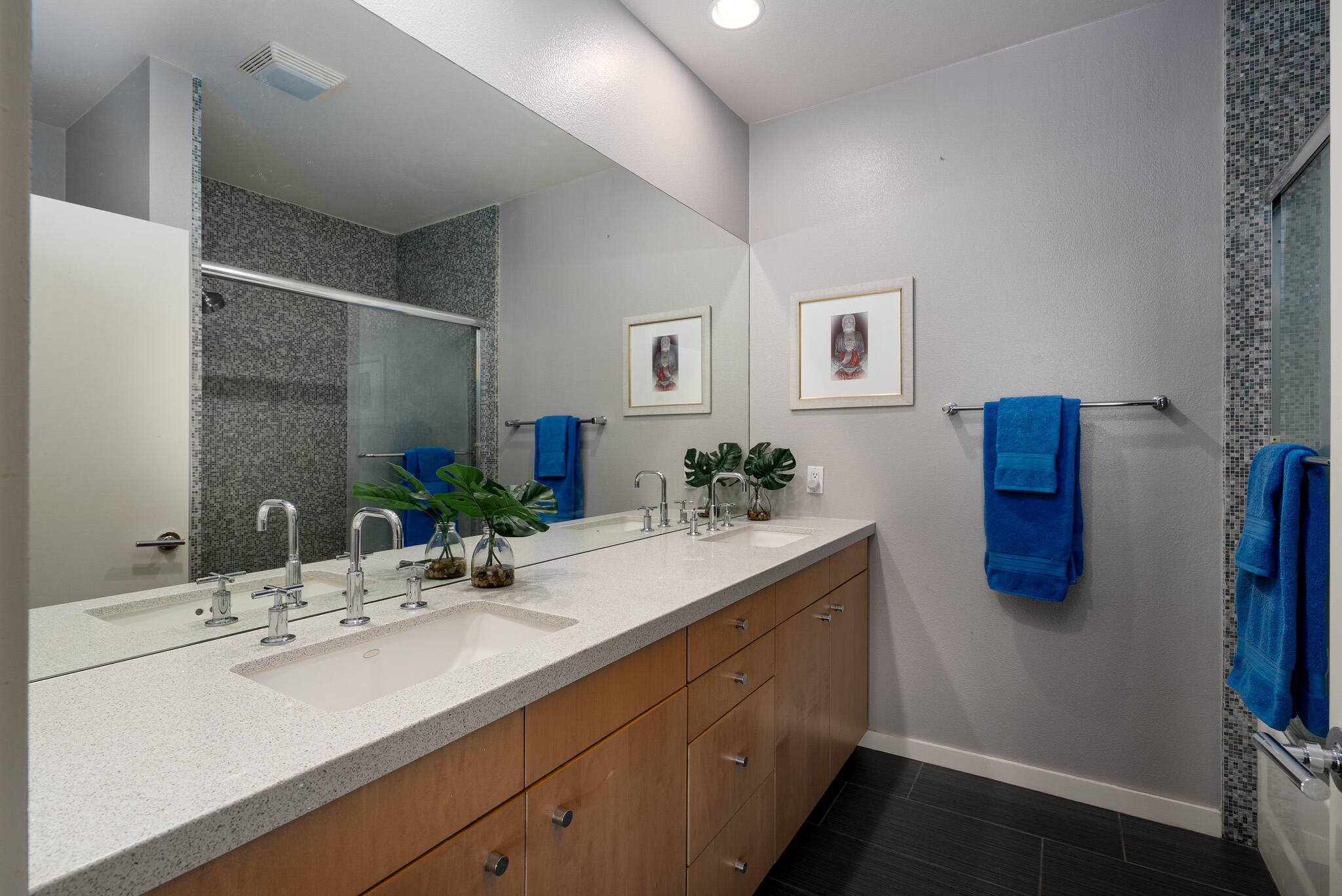 850 E Palm Canyon DR Unit: 205