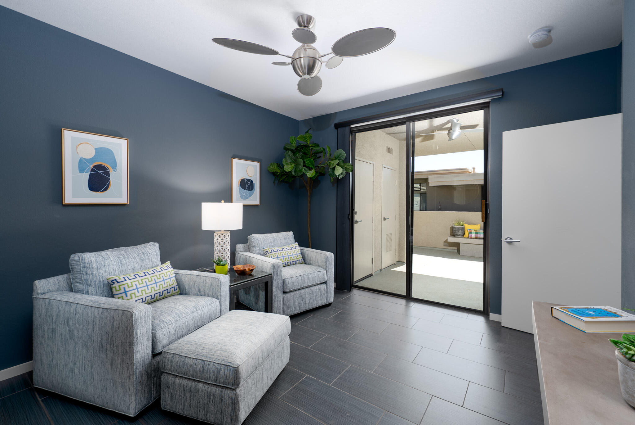 850 E Palm Canyon DR Unit: 205