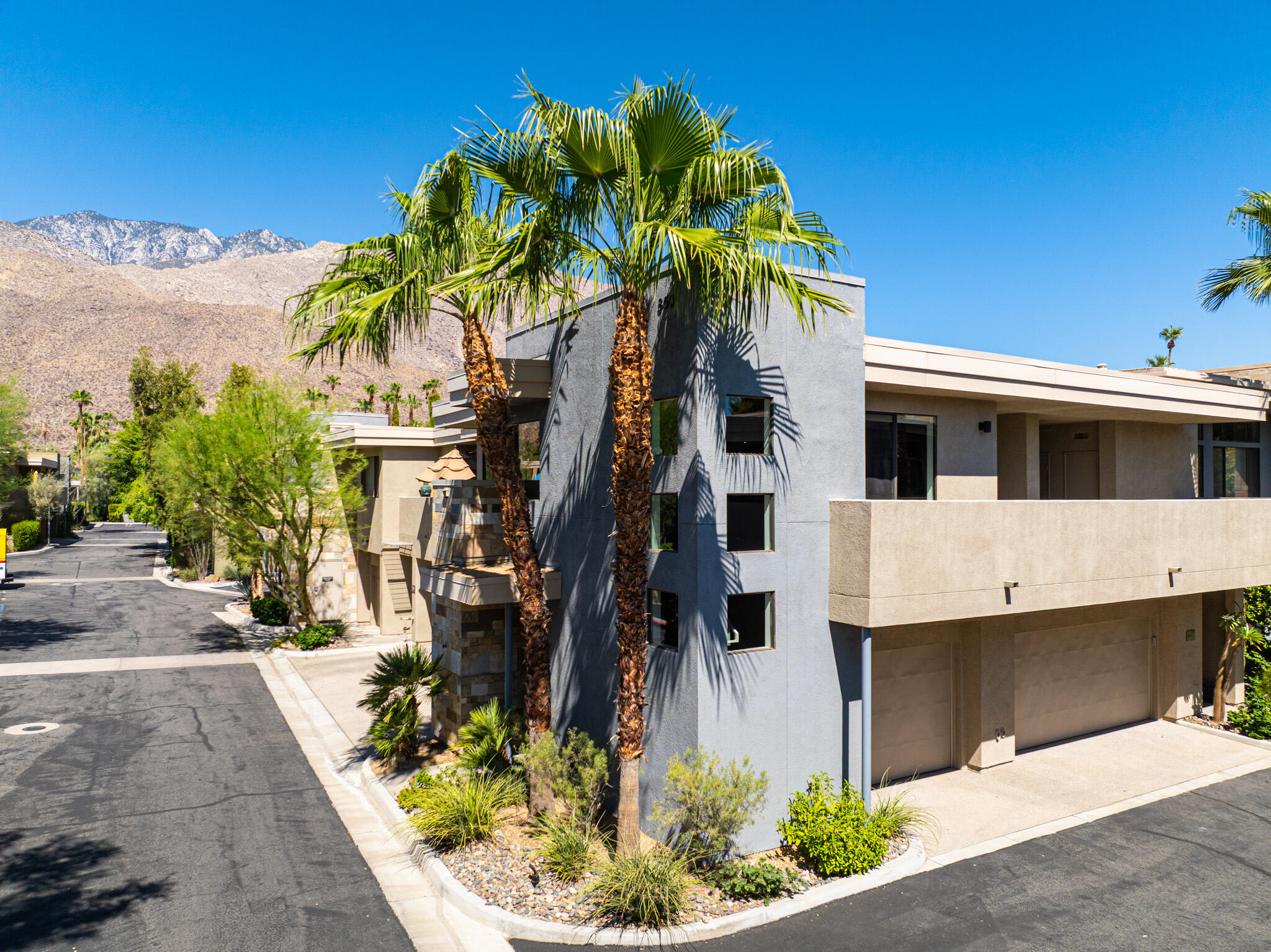 850 E Palm Canyon DR Unit: 205