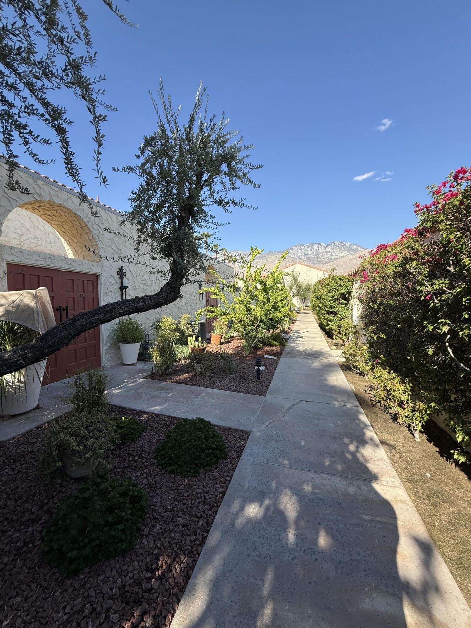 1833 S Araby DR Unit: 32