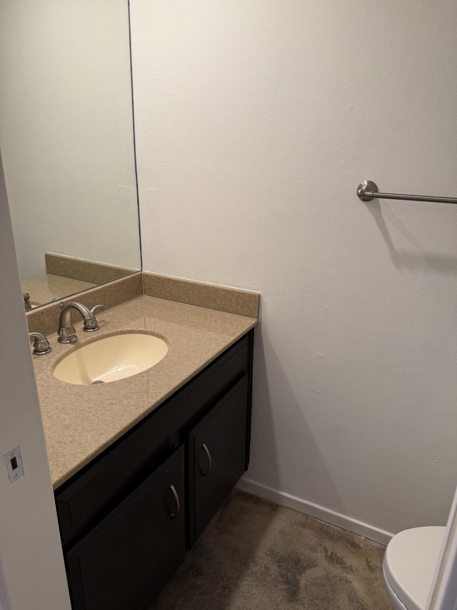 1833 S Araby DR Unit: 32