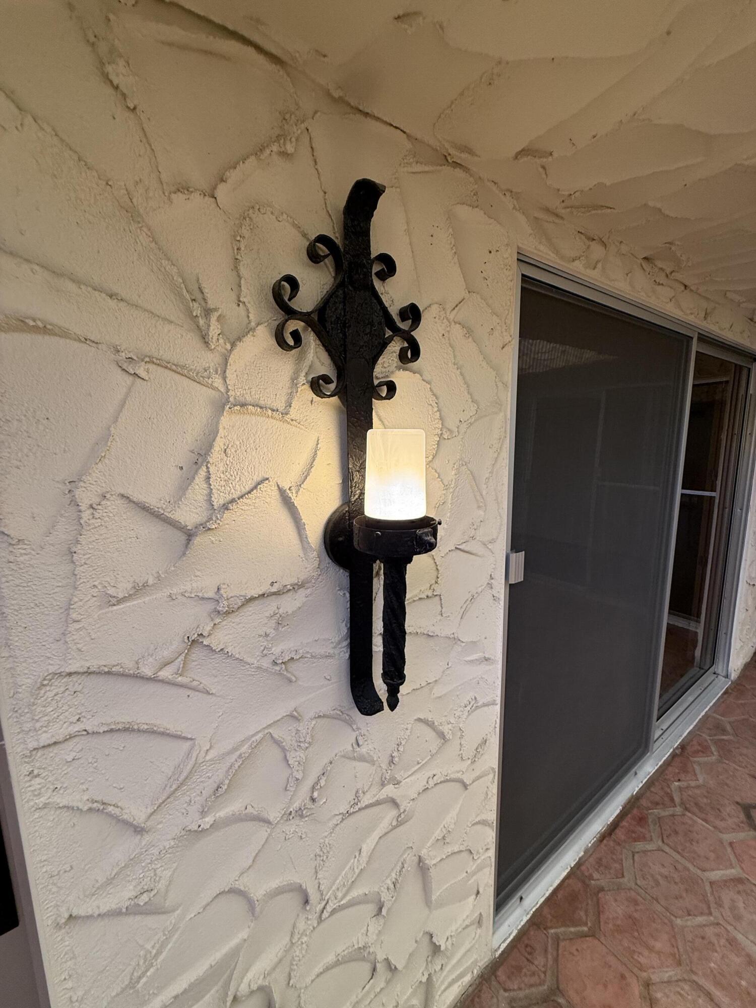 1833 S Araby DR Unit: 32