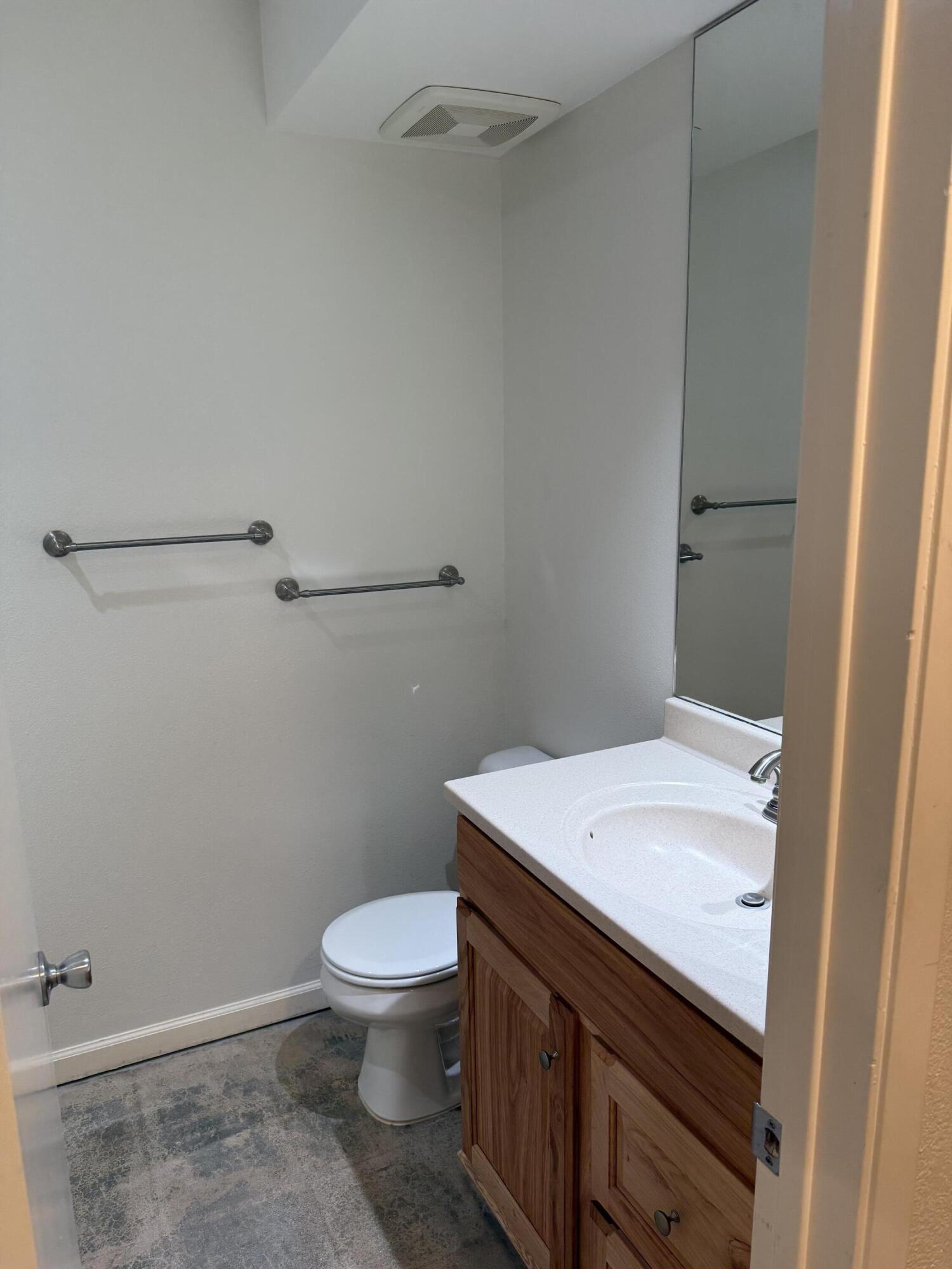 1833 S Araby DR Unit: 32