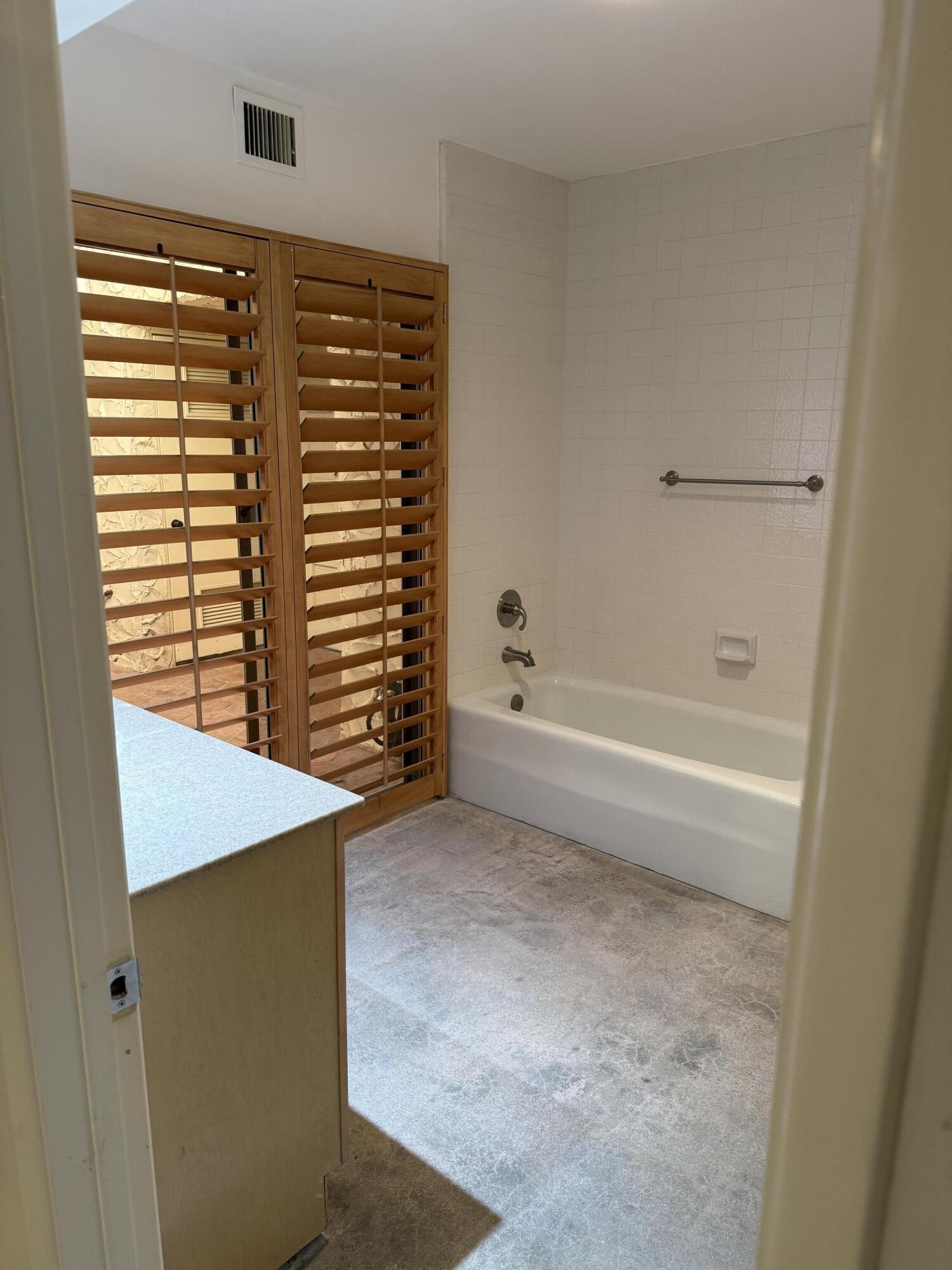 1833 S Araby DR Unit: 32