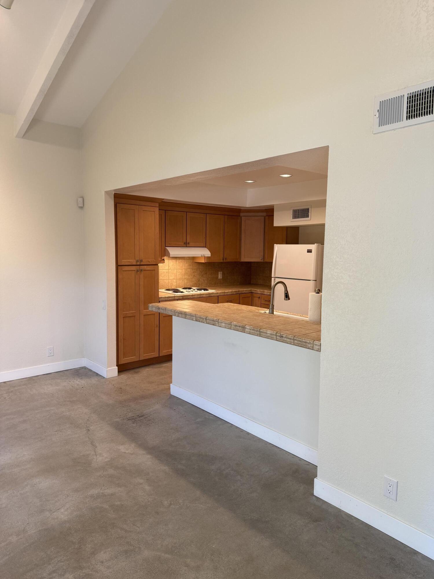 1833 S Araby DR Unit: 32