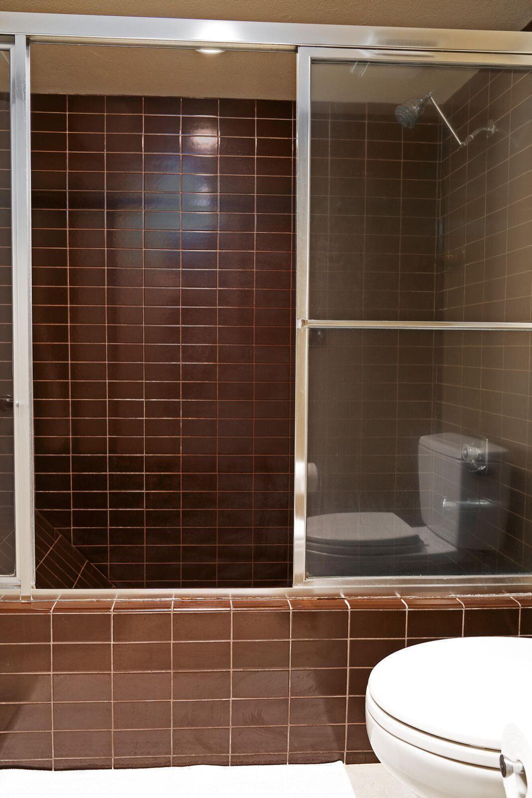 943 Village Square SQ