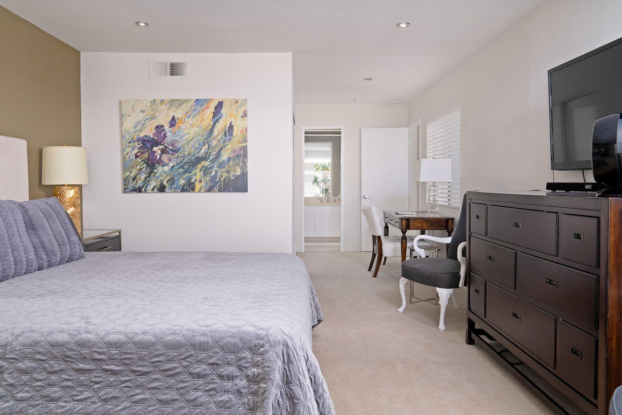 943 Village Square SQ