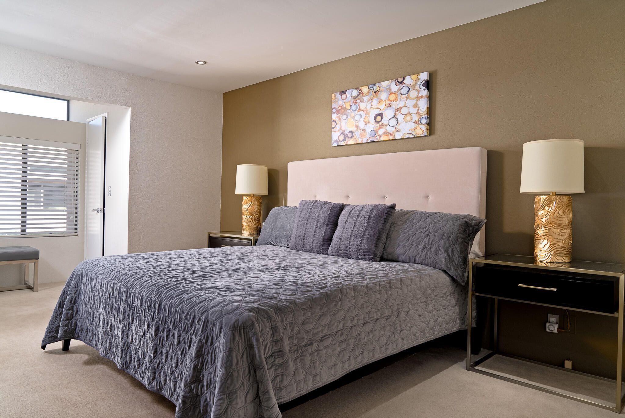 943 Village Square SQ