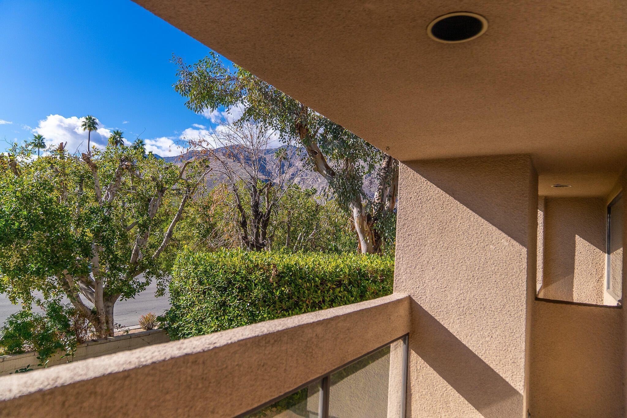 943 Village Square SQ