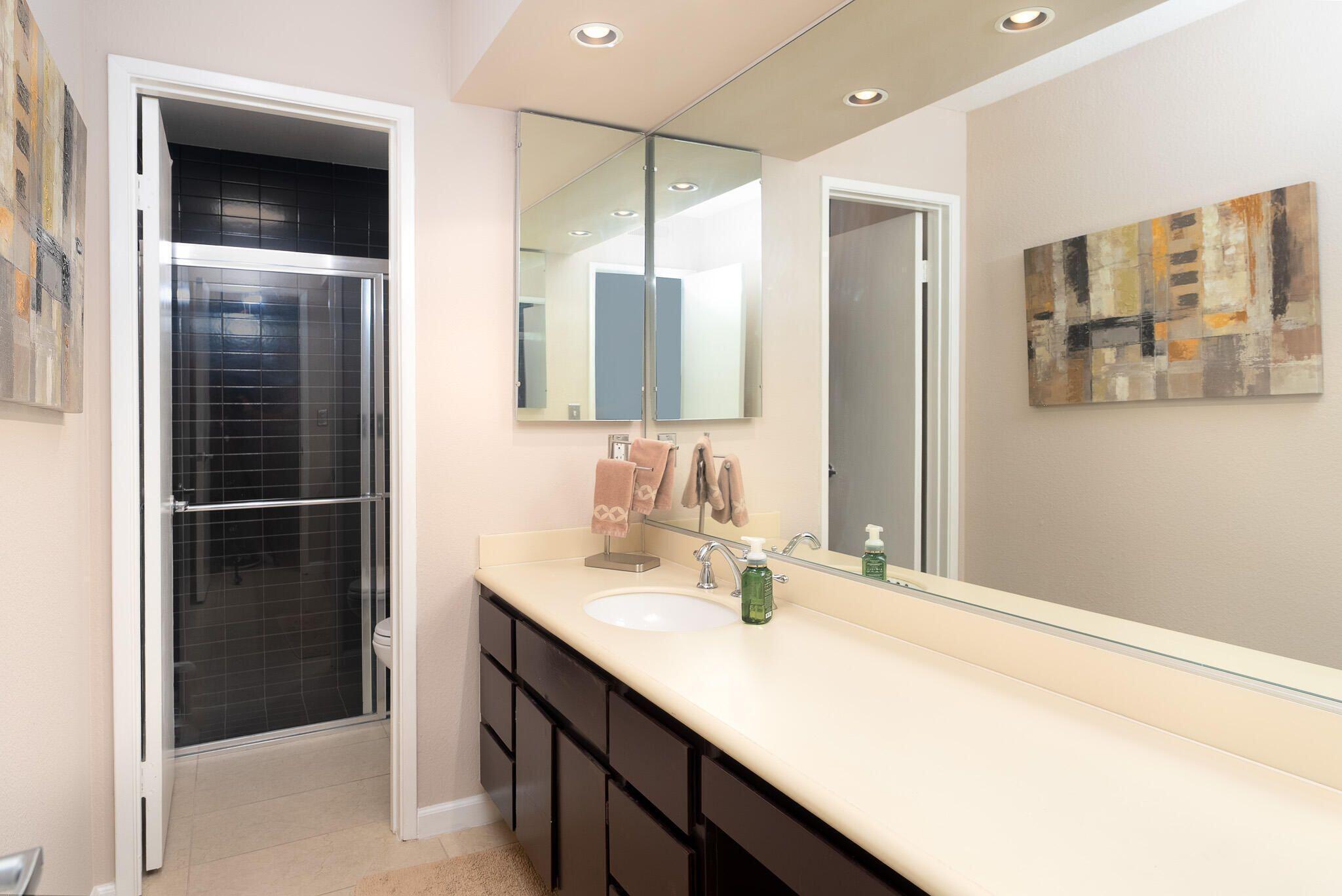 943 Village Square SQ