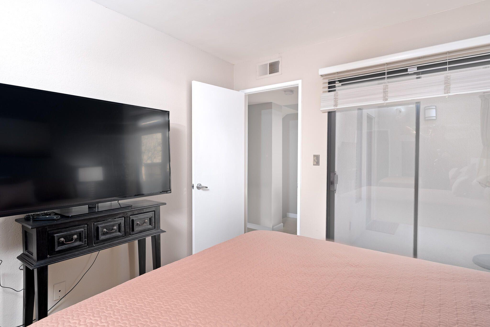 943 Village Square SQ