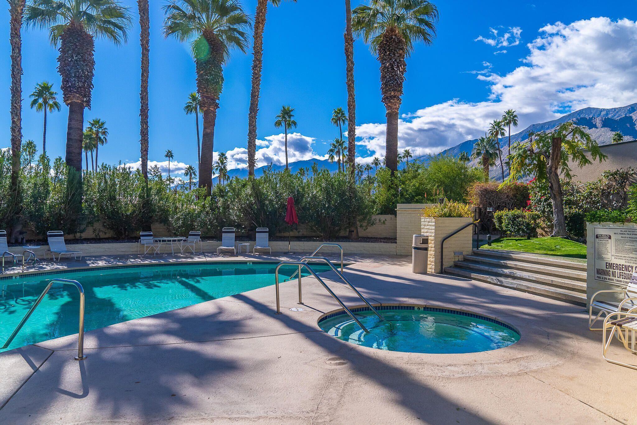 943 Village Square SQ