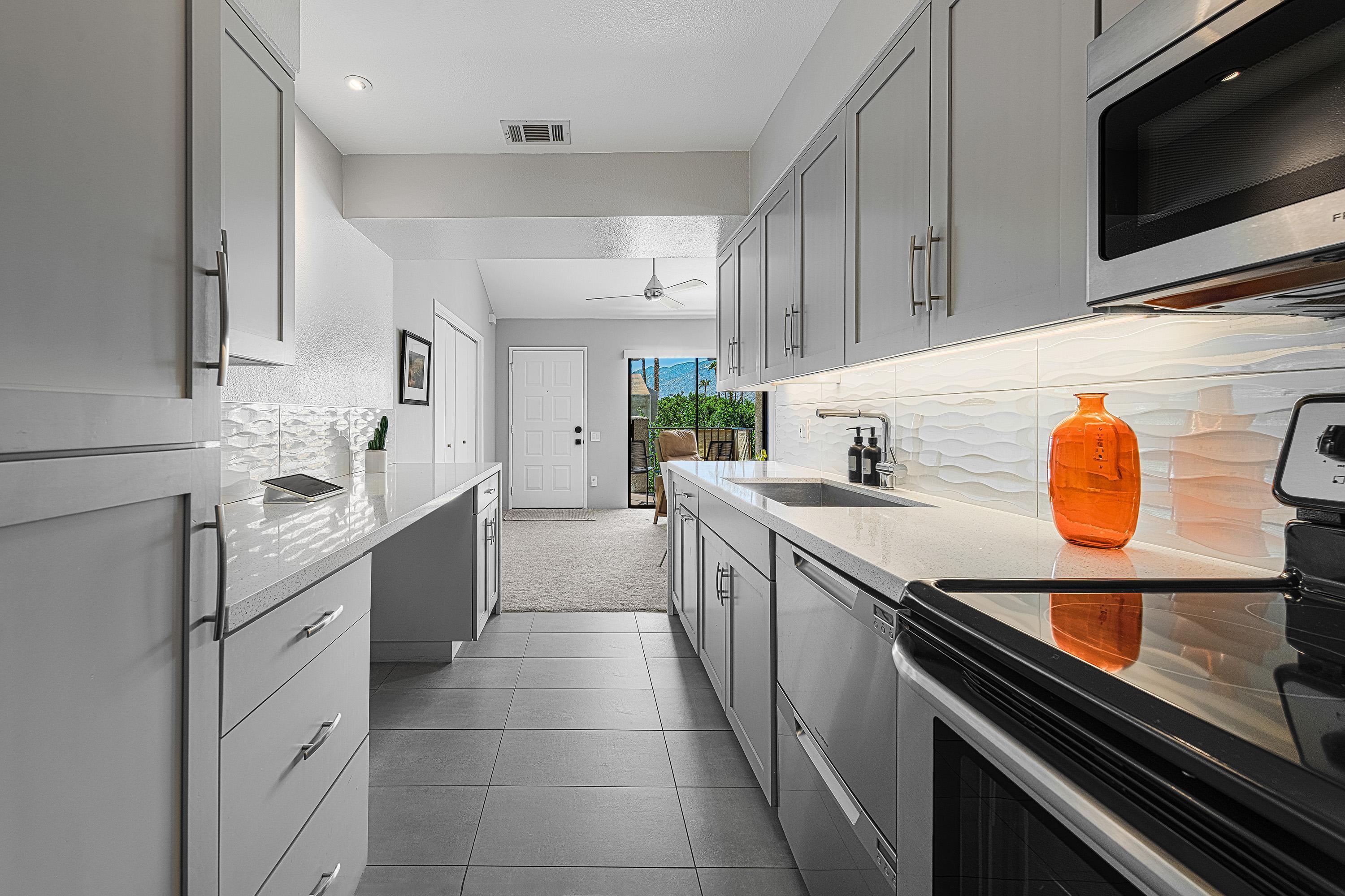 353 N Hermosa DR Unit: 9c2