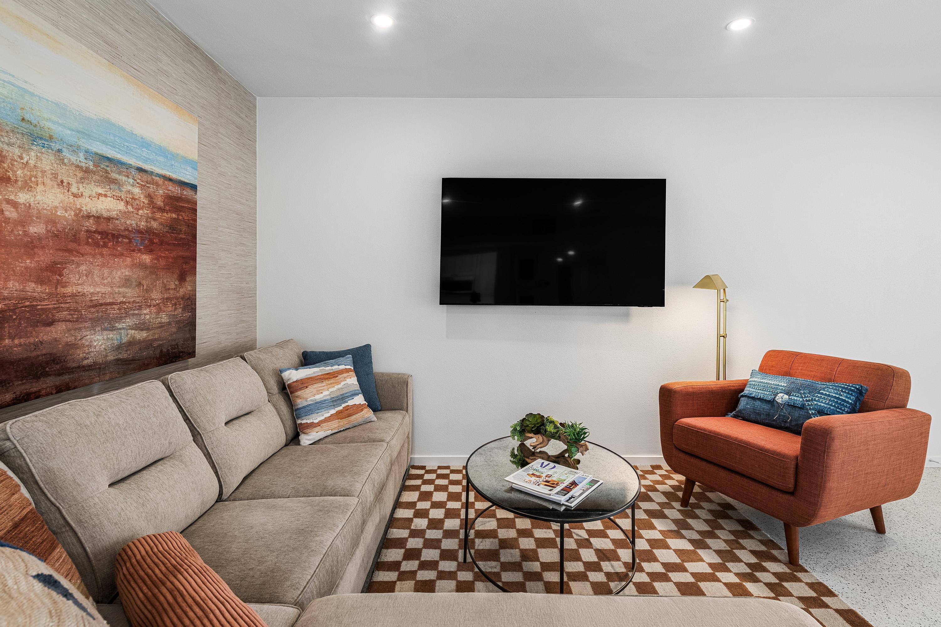 290 S San Jacinto DR Unit: 1