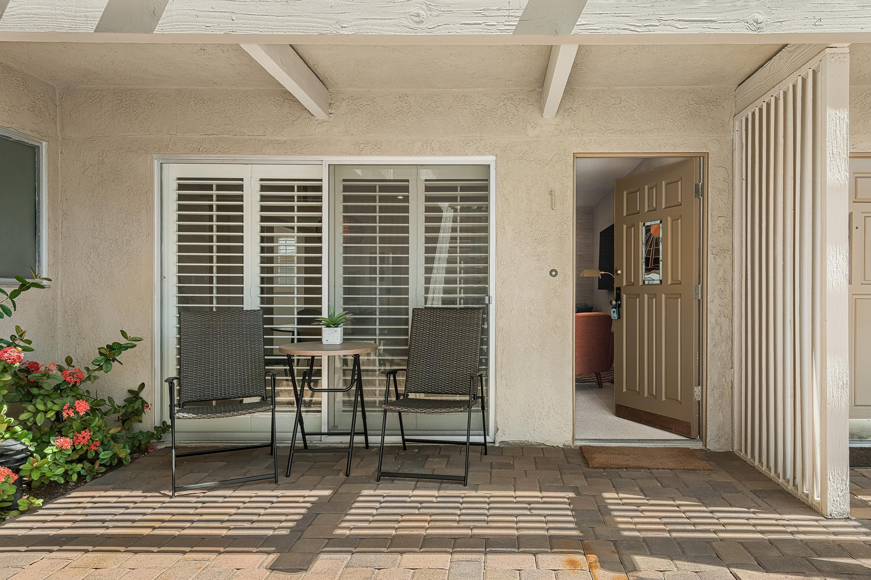 290 S San Jacinto DR Unit: 1