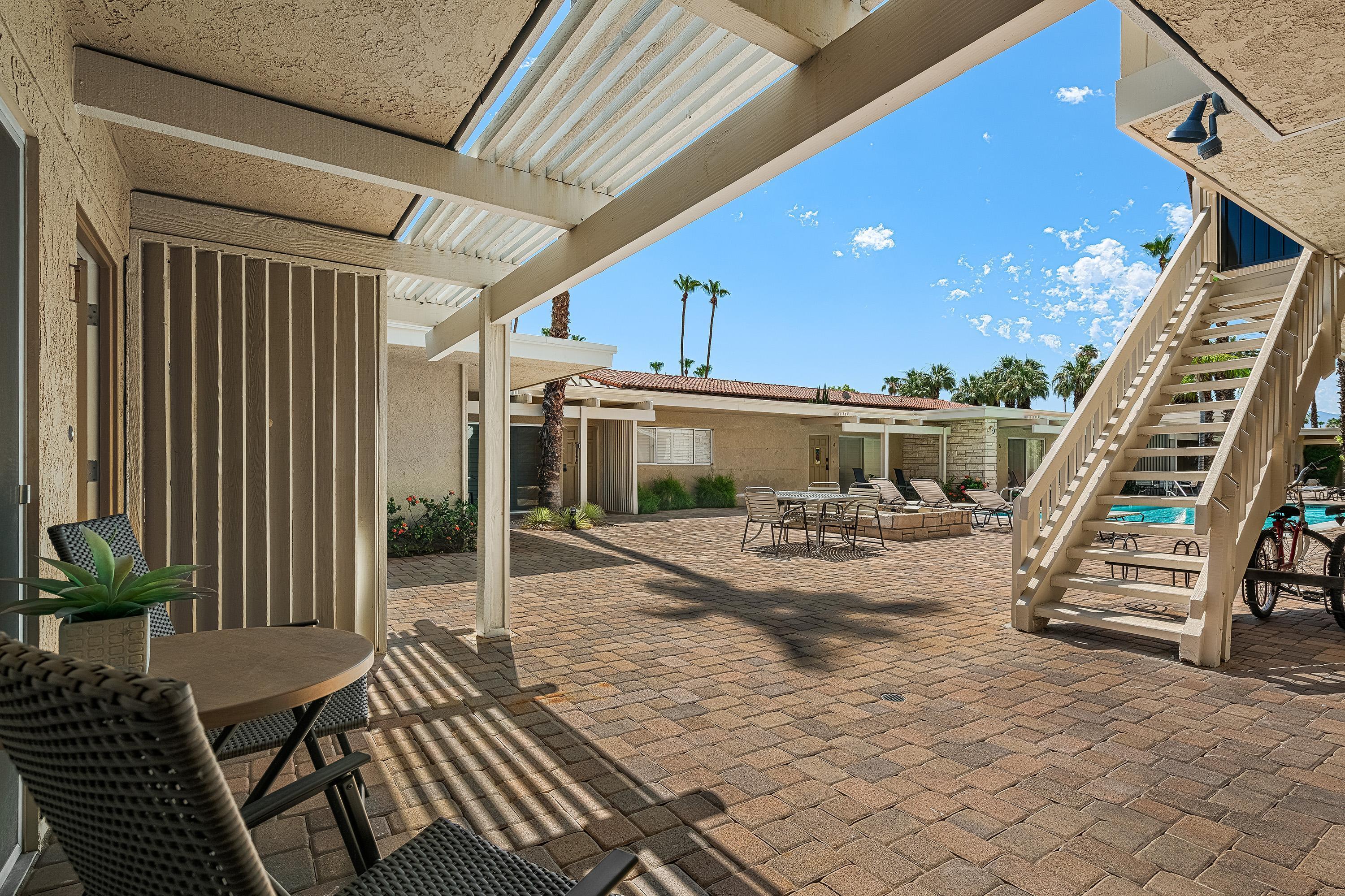 290 S San Jacinto DR Unit: 1