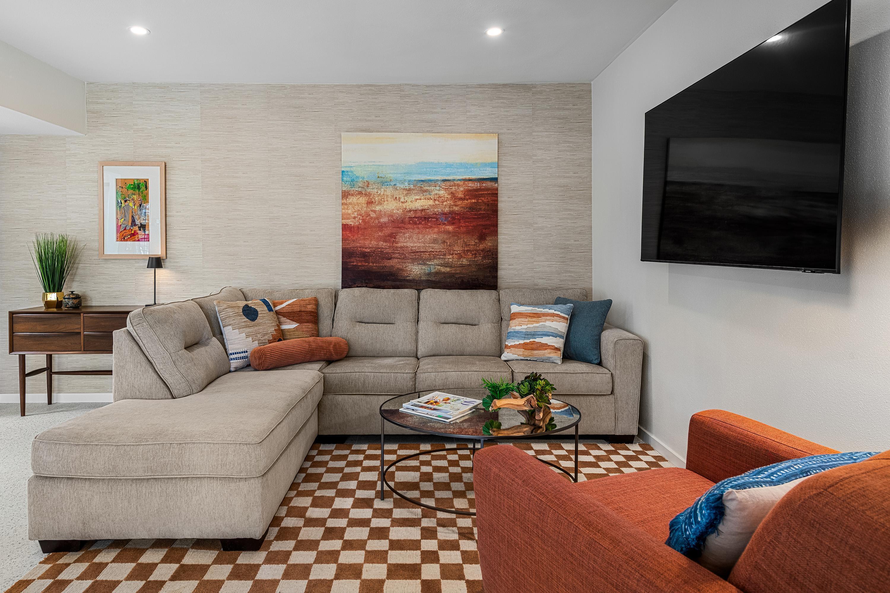 290 S San Jacinto DR Unit: 1