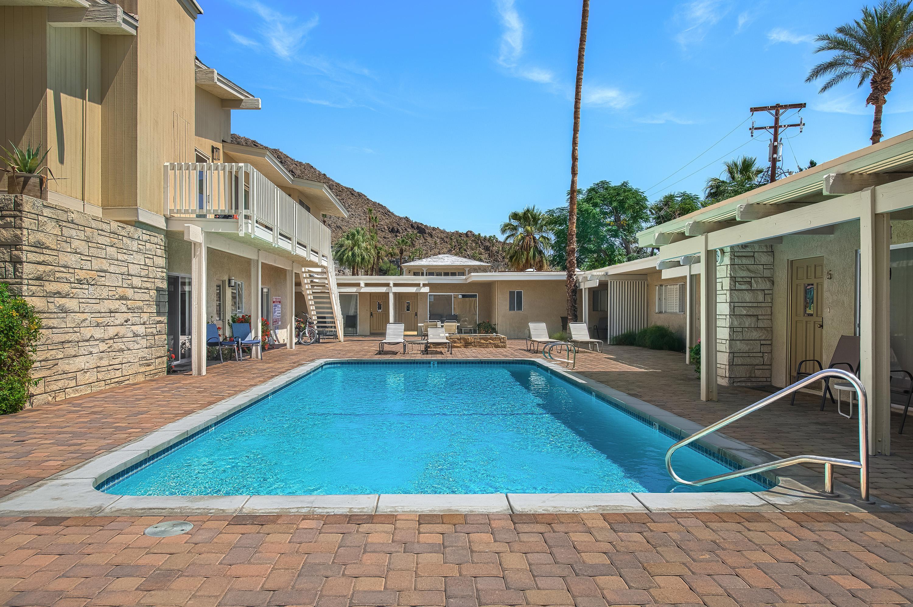 290 S San Jacinto DR Unit: 1