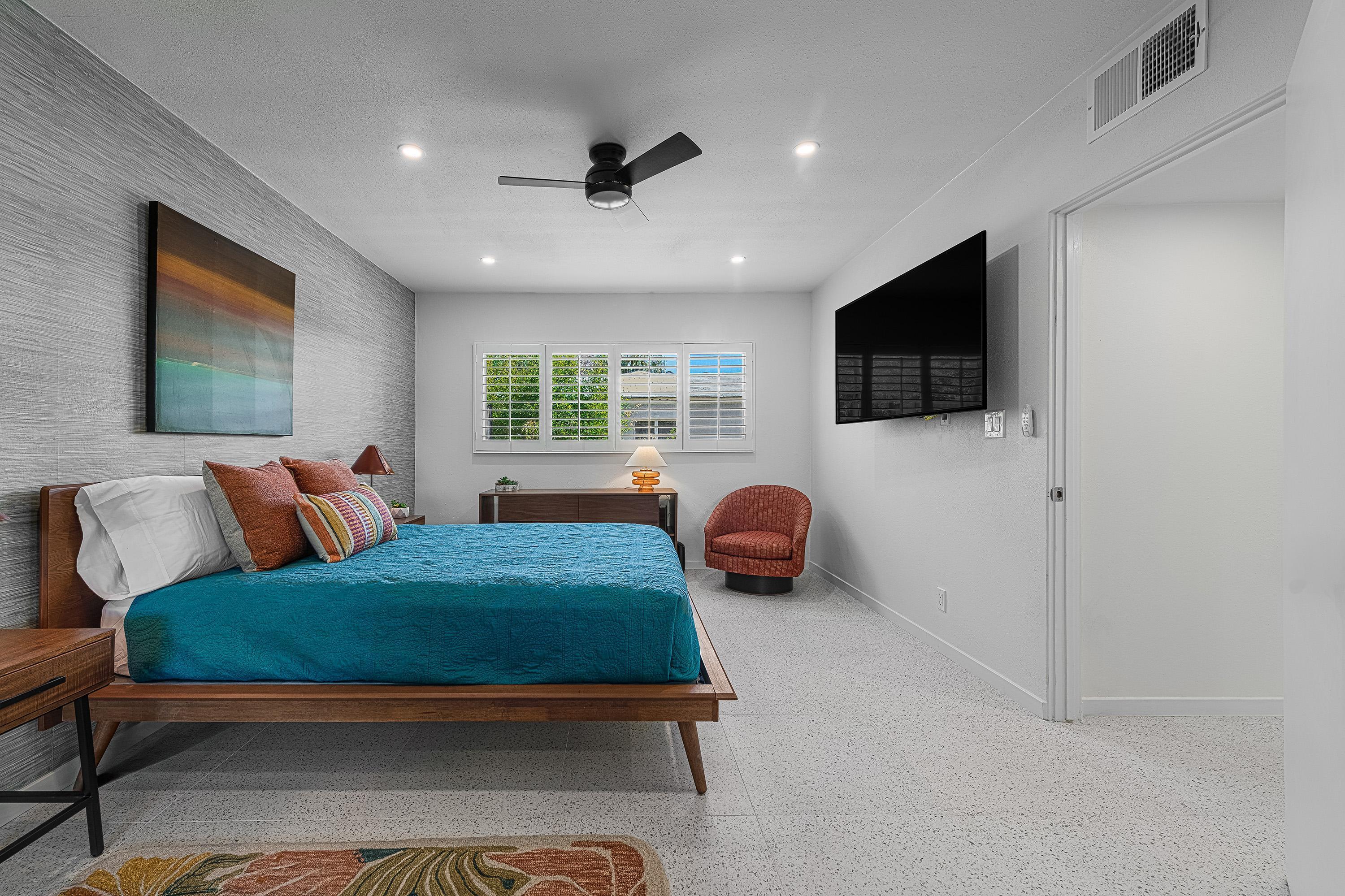 290 S San Jacinto DR Unit: 1