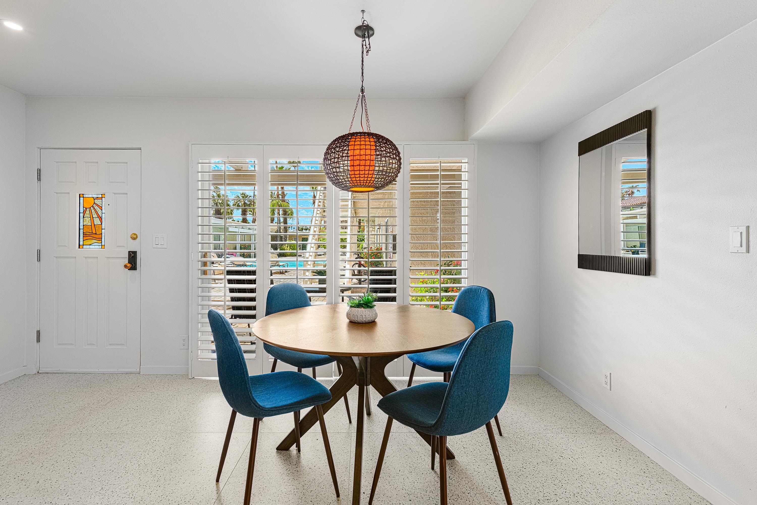 290 S San Jacinto DR Unit: 1