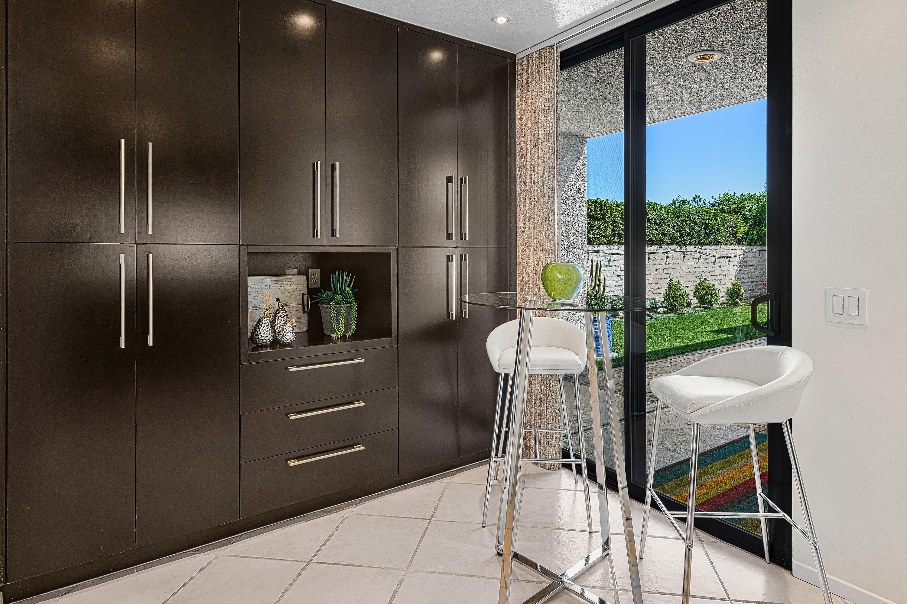 1455 E Twin Palms DR