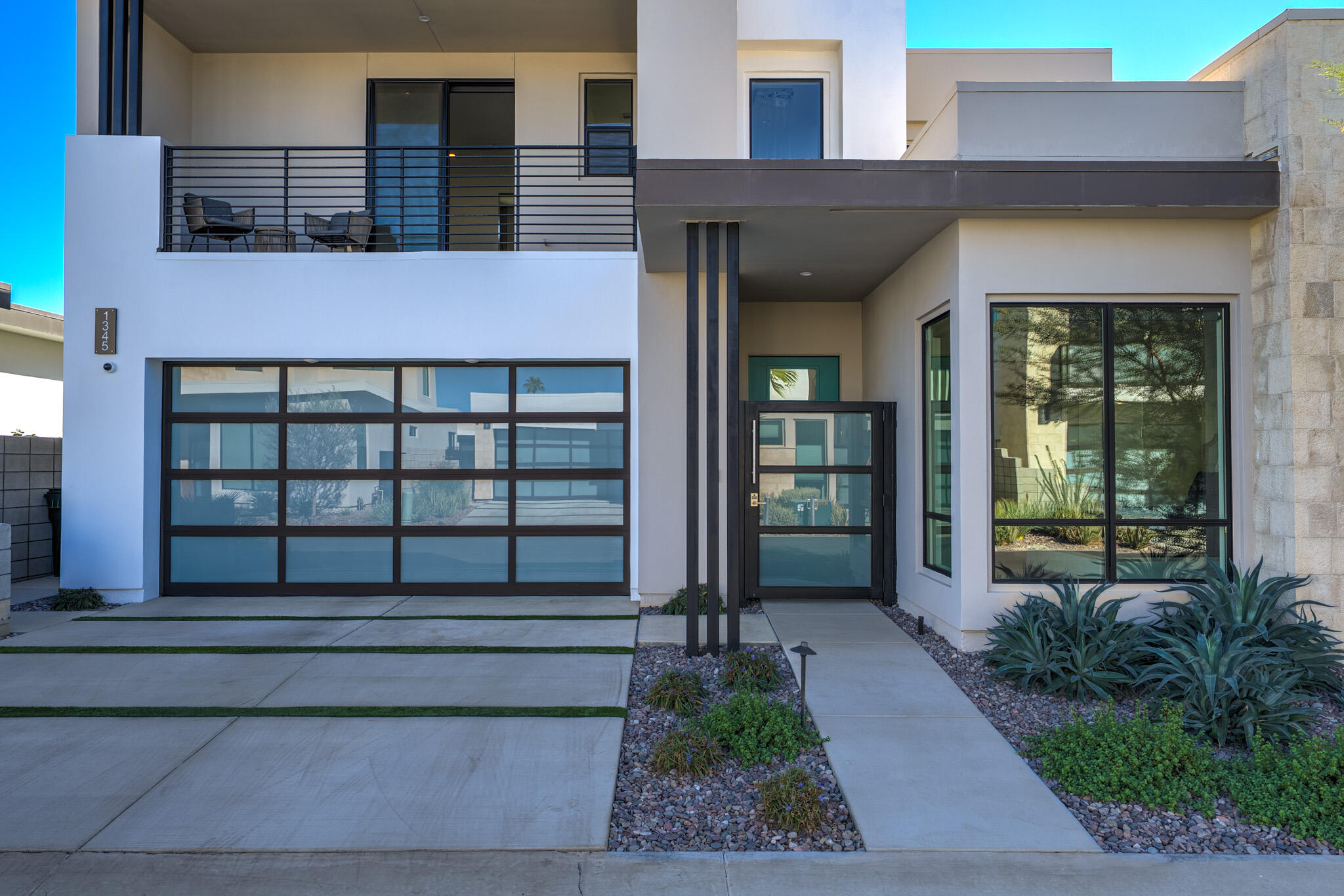 1345 Vue PL